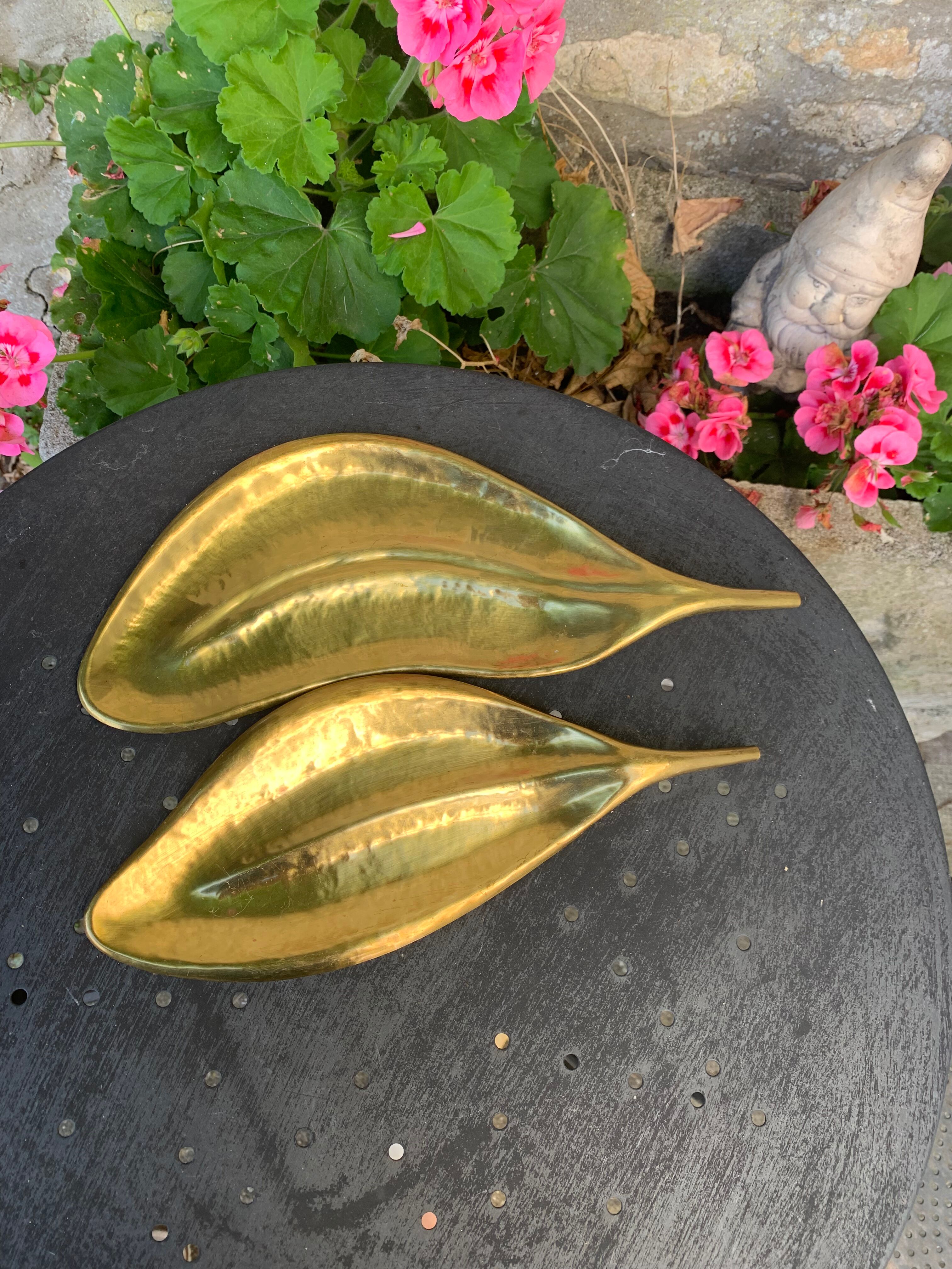 Two dishes, empty pocket vintage brass leaves