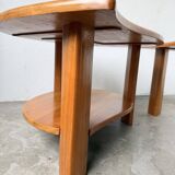 Tables basses en orme formant une goutte