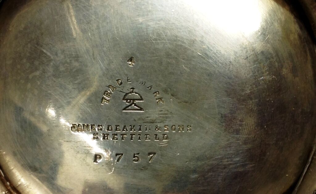 Théière en métal argenté James Deakin & fils de sheffield