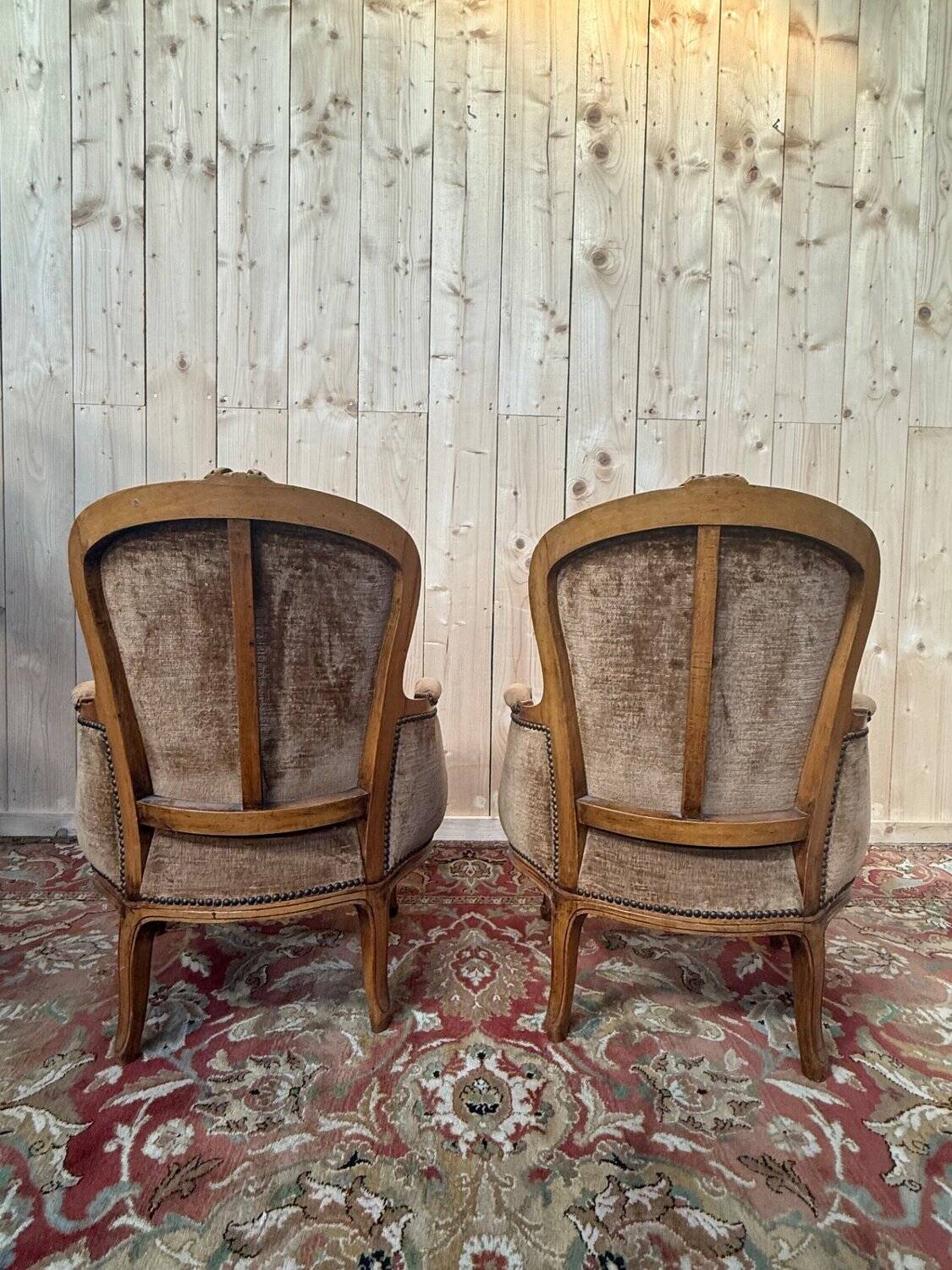 Paire de bergères style Louis XV en velours marron
