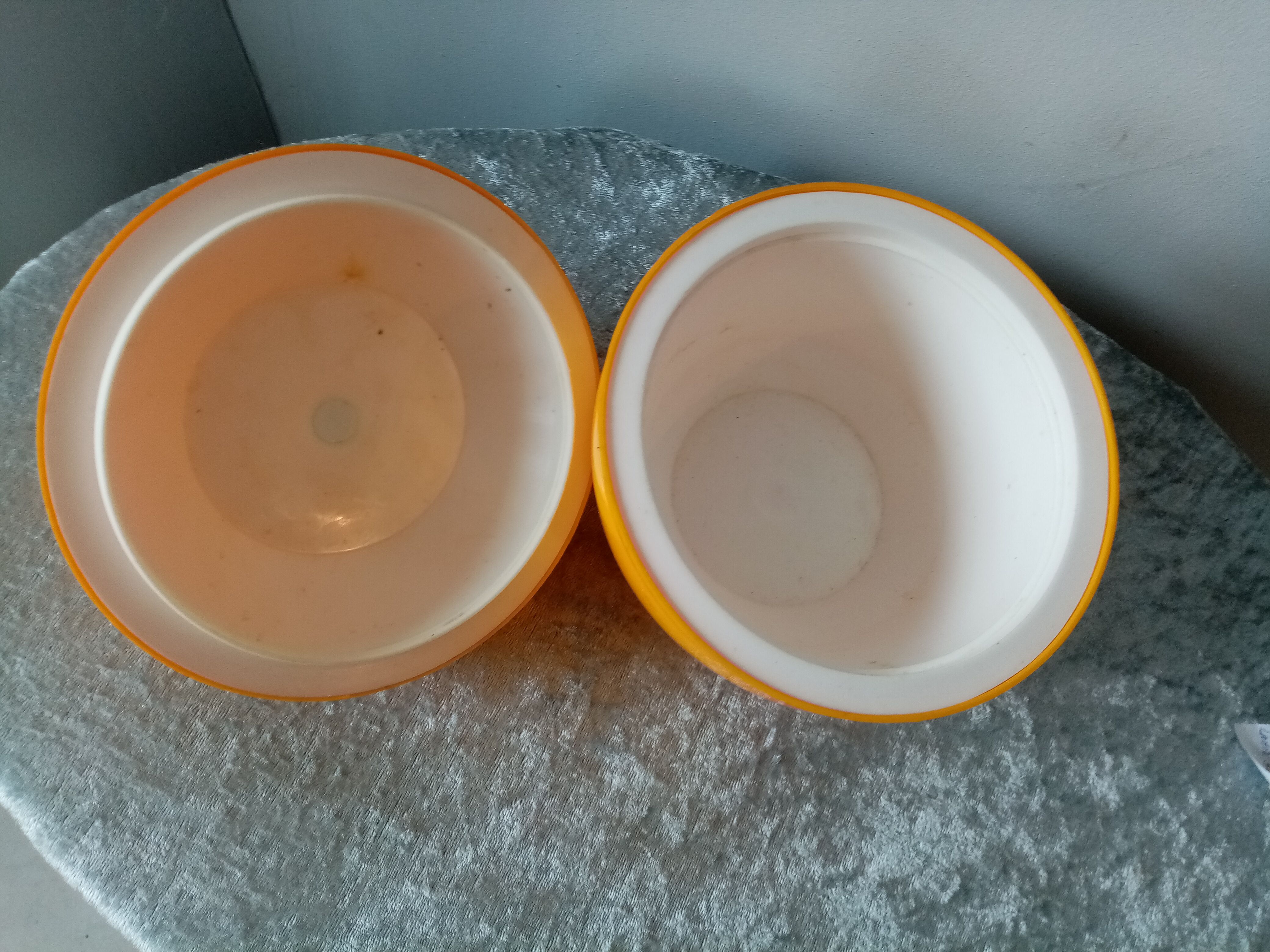 Beautiful and rare glacon apple design in yellow plastic