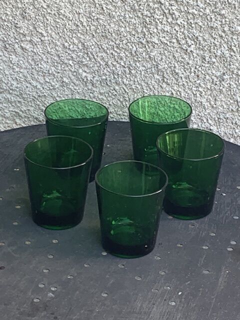 5 glasses in green glass with water or aperitif, made in italy, vintage