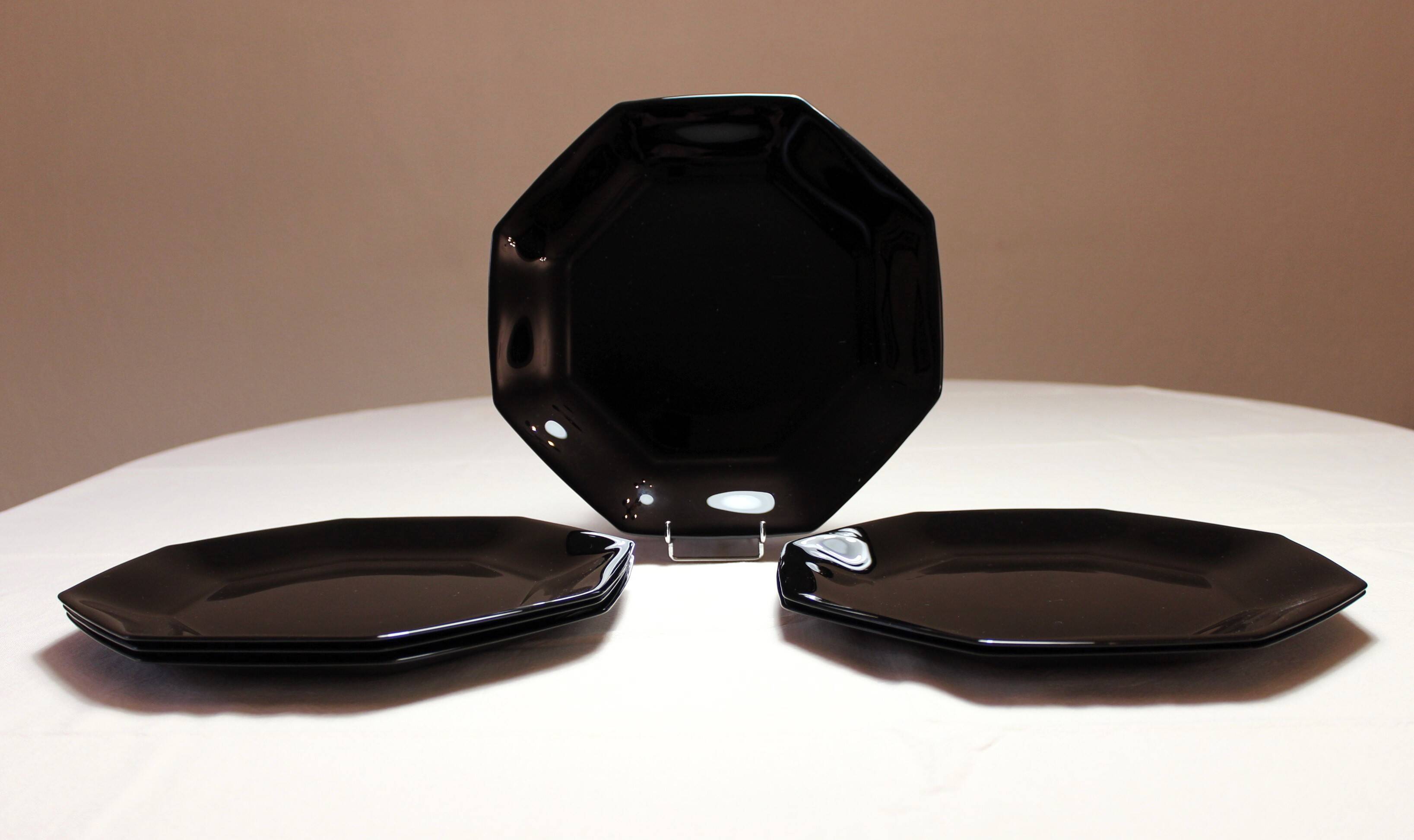 6 black Arcoroc "Octime" dinner plates (set 1)
