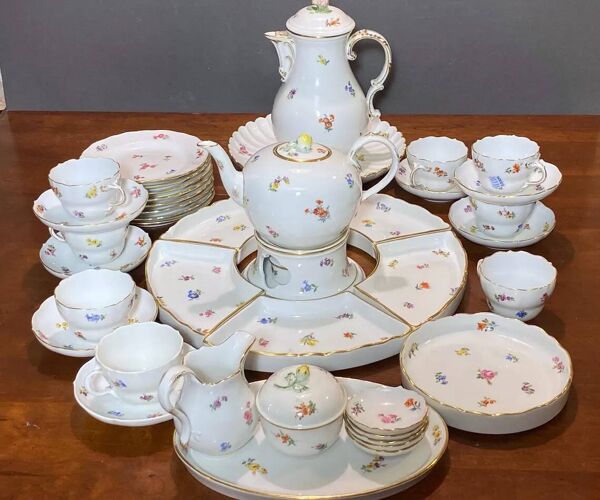 Service à thé et à café en porcelaine Meissen 'Fleurs Éparpillées' : service de 40 pièces.