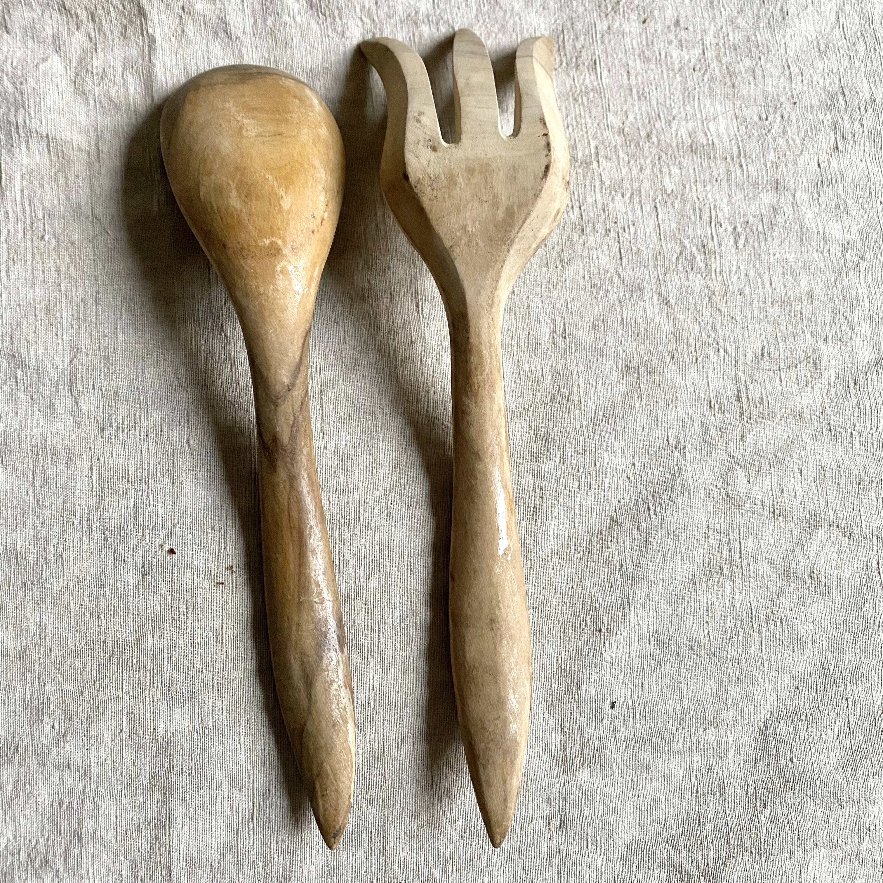 2 wooden salad cutlery