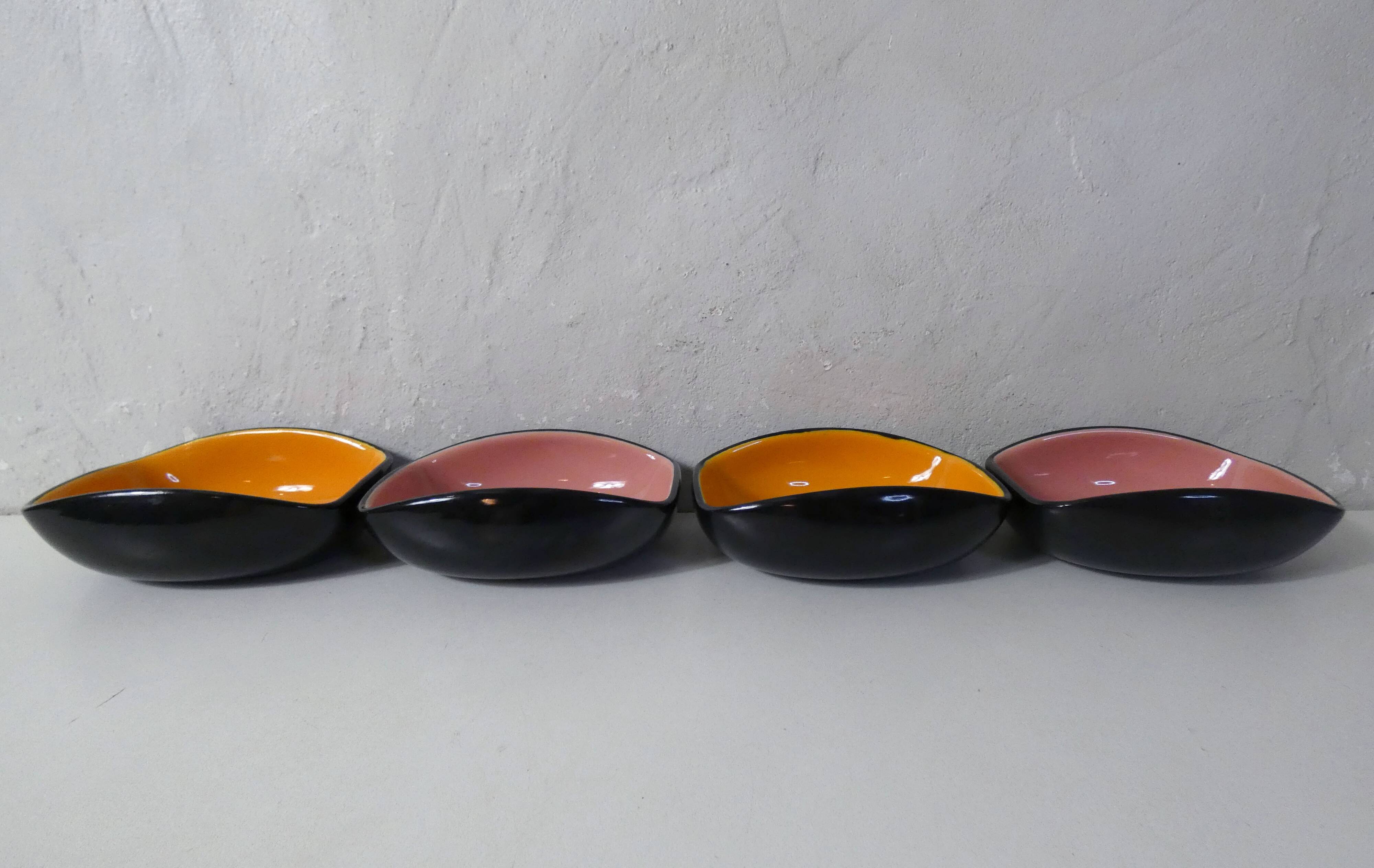 4 vintage ceramic bowls with free-form design