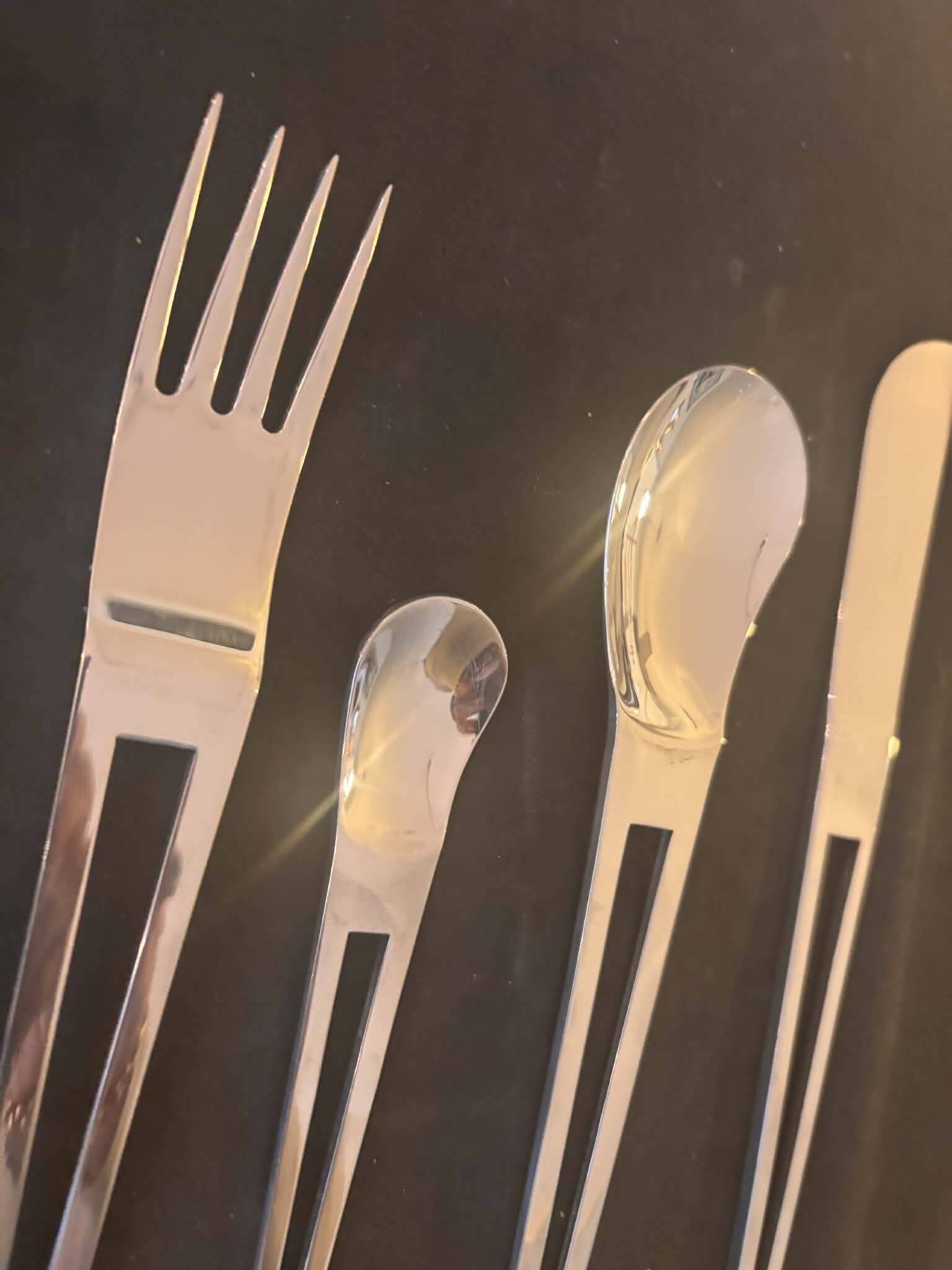 Ménagère 12 personnes acier