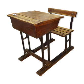 Table d’écolier en bois d’école primaire dimension : hauteur -78cm- largeur -70cm- profondeur -88cm-
