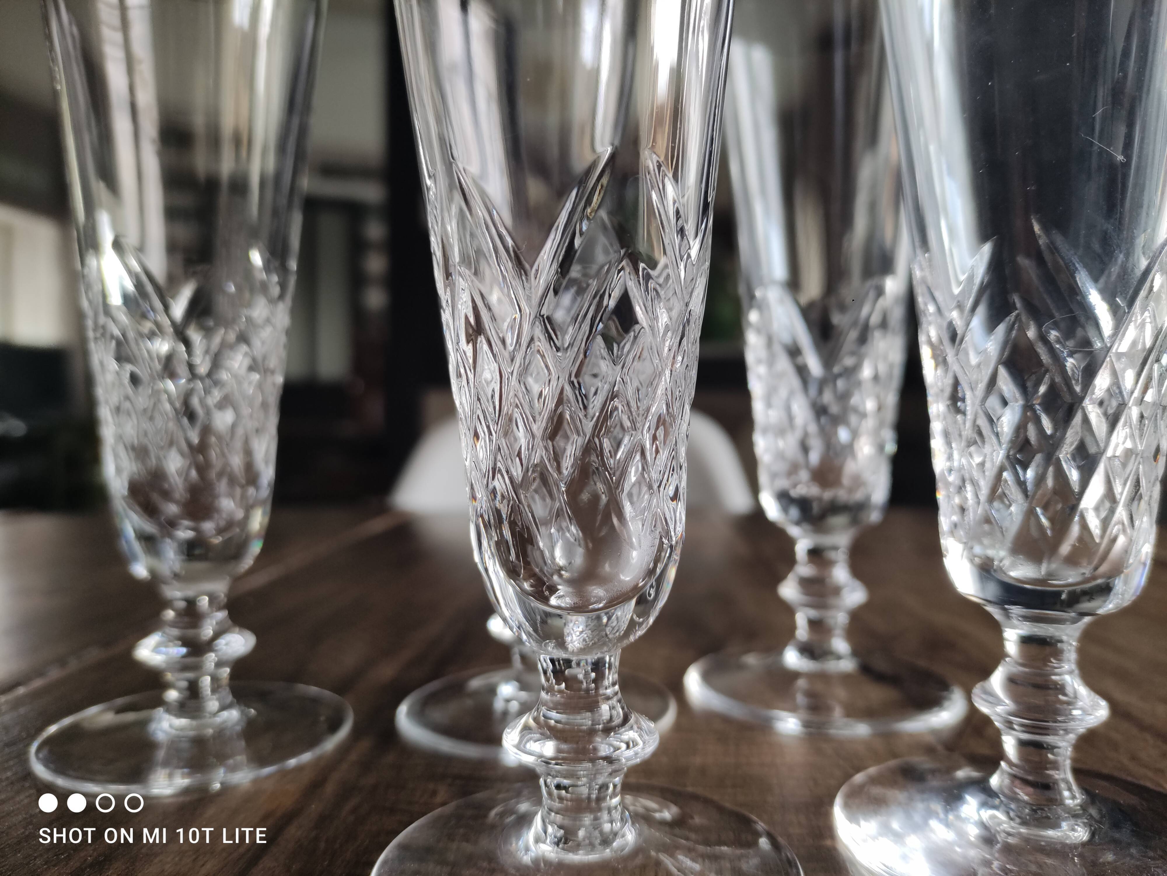 Lot de 6 flûtes à champagne vintage en verre moulé
