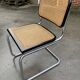 Chaise design Cesca modèle b32 en noir et chrome