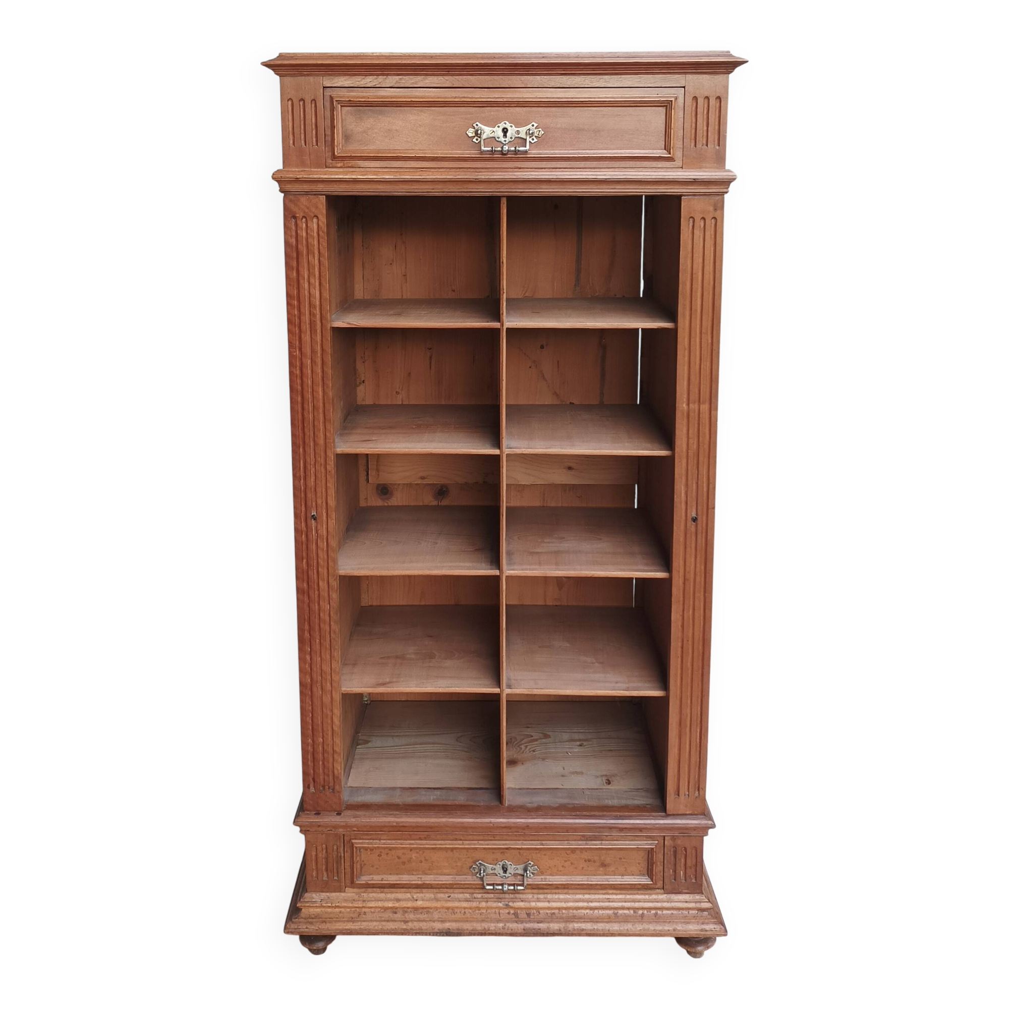 Walnut cardboard box stamped BRUN.G