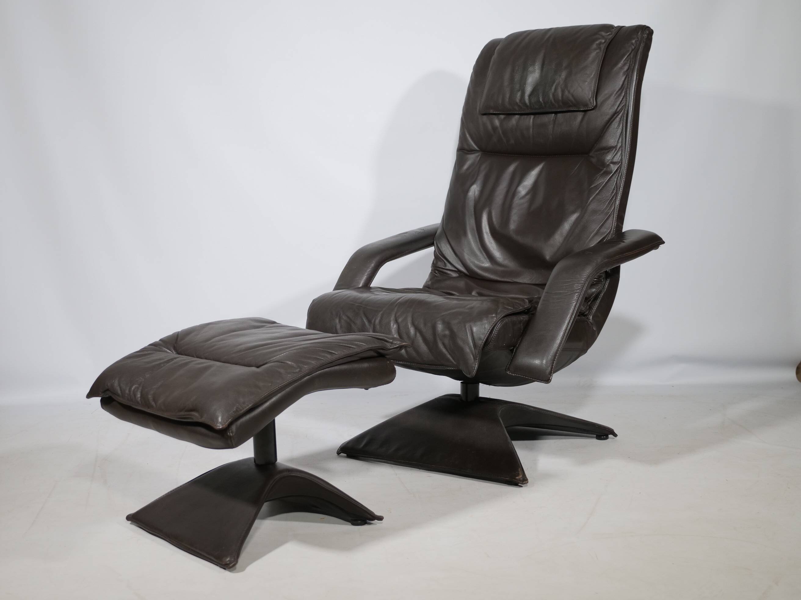 Design Leather Lounge Chair including Ottoman from the 1990s