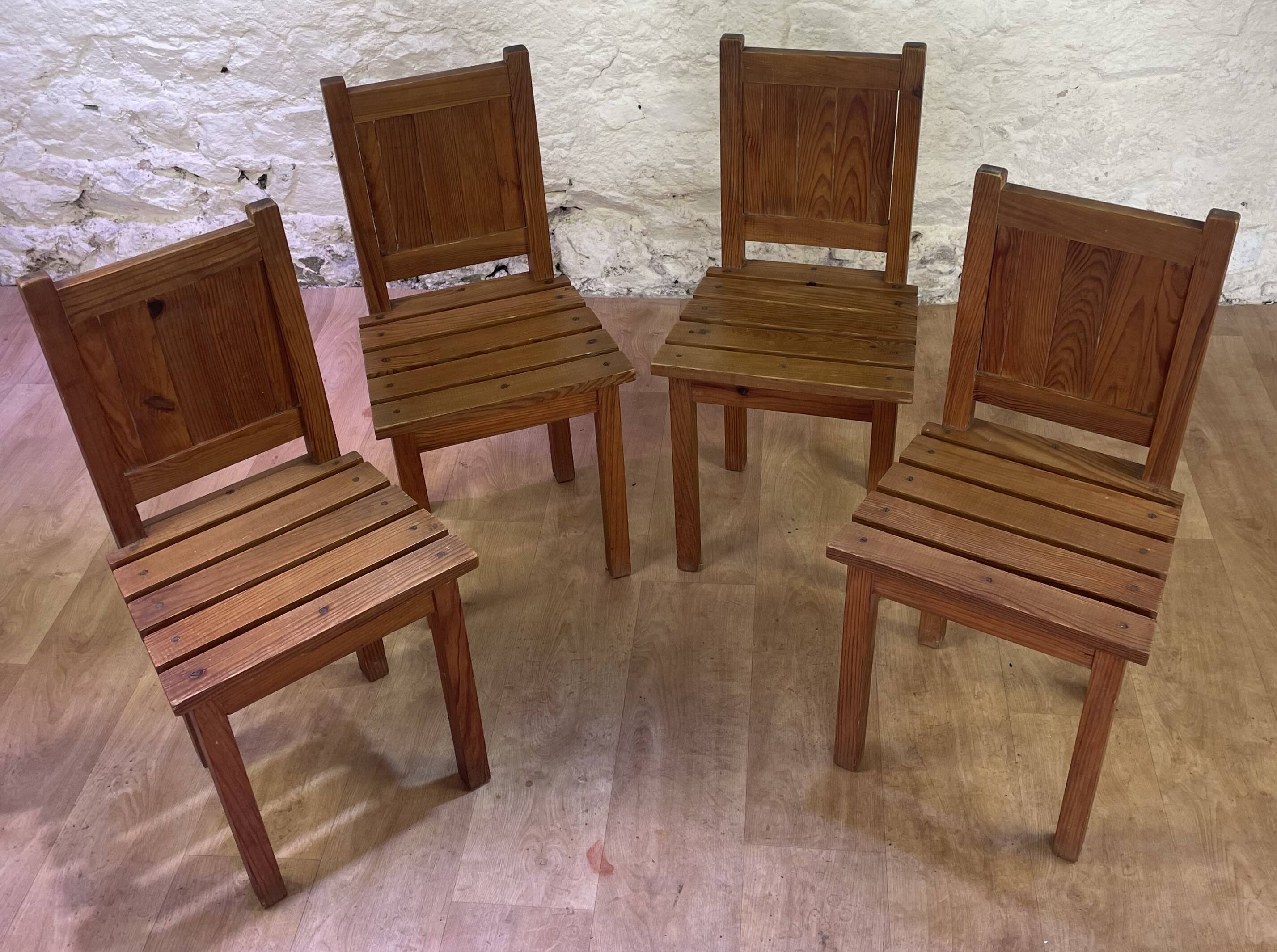 Set of 4 wooden chairs