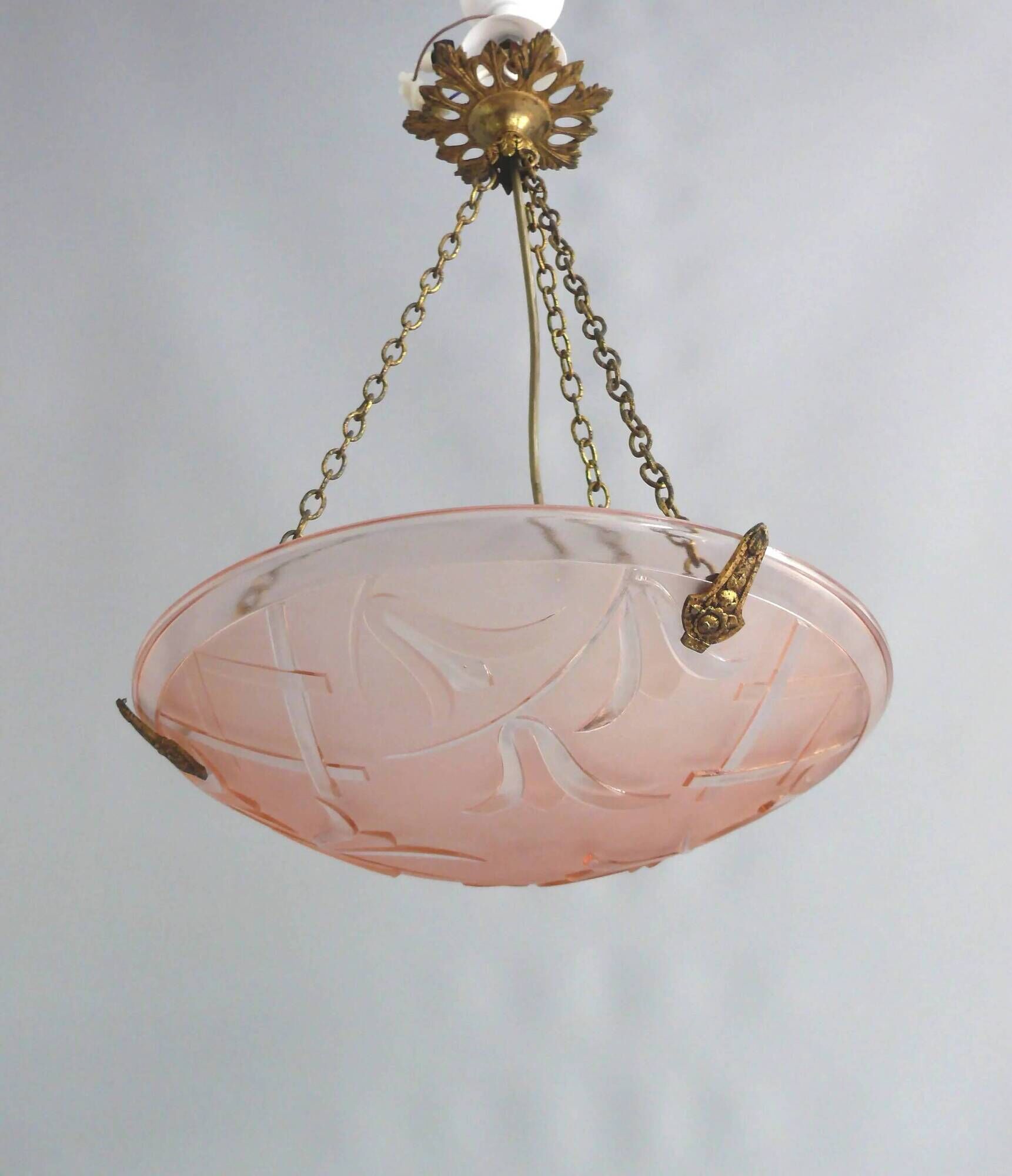 French Art Deco Glass Pendant Light with Chain Suspension, Degue, 1920s - 1930s