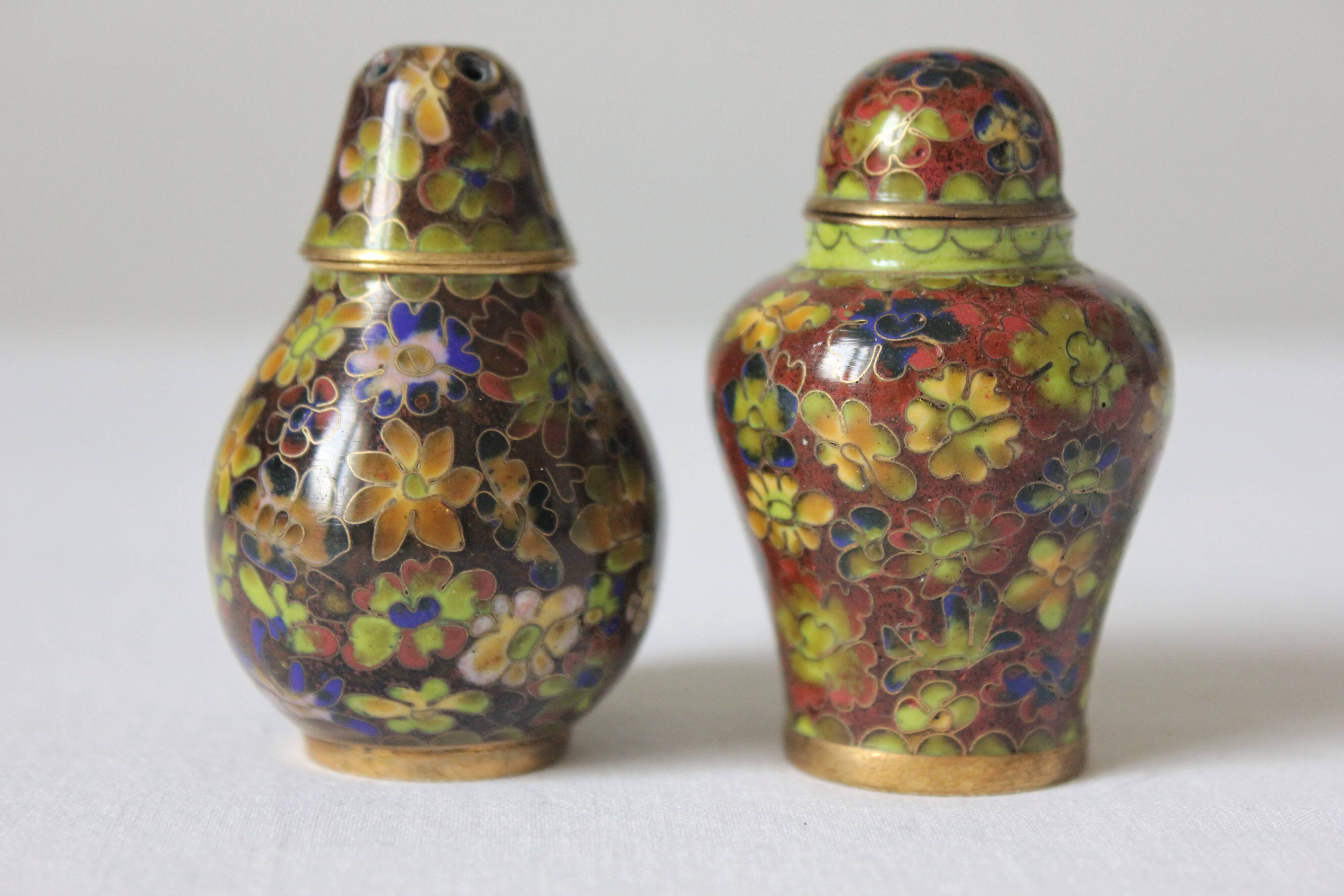 Salt shaker and pepper shaker in brass and vintage cloisonné enamel