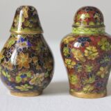 Salt shaker and pepper shaker in brass and vintage cloisonné enamel