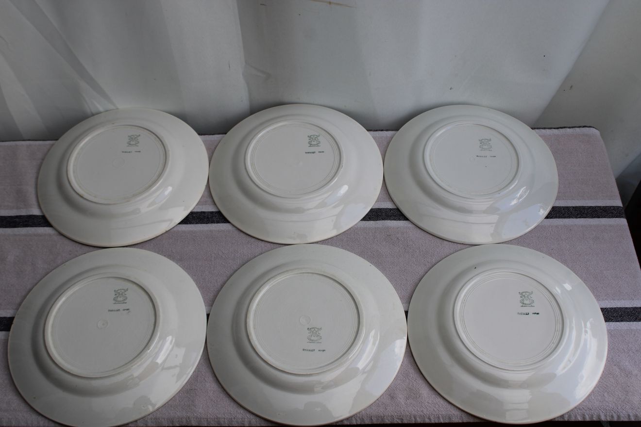Set of 6 flat ceramic plates