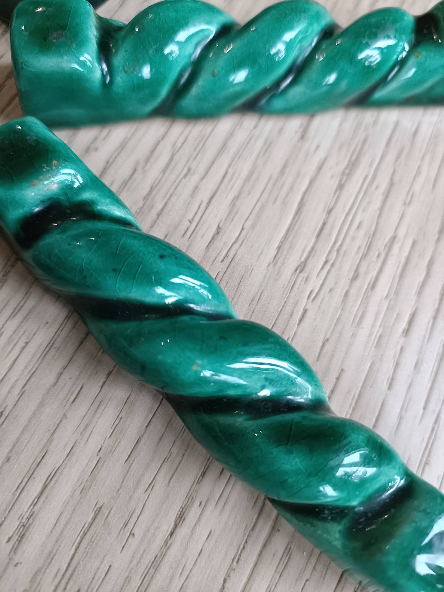 8 porte-couteaux en céramique verte