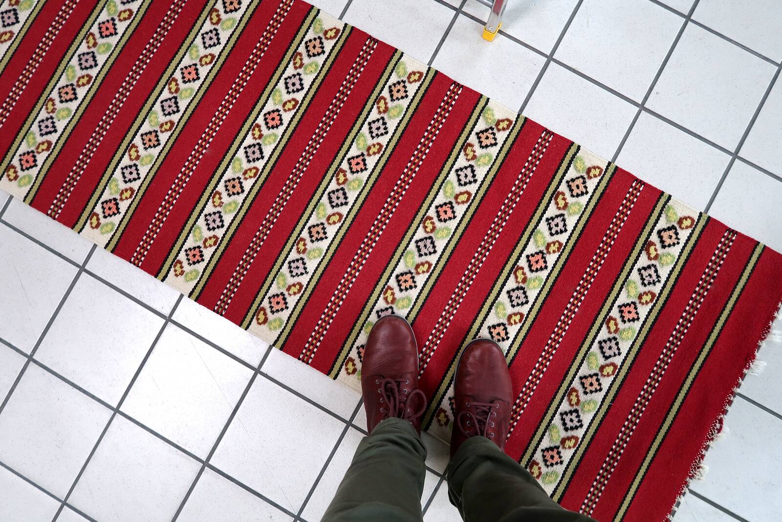 Tapis Vintage Tekke Turkmène Fait Main en Laine – Années 1960 – 126 x 188