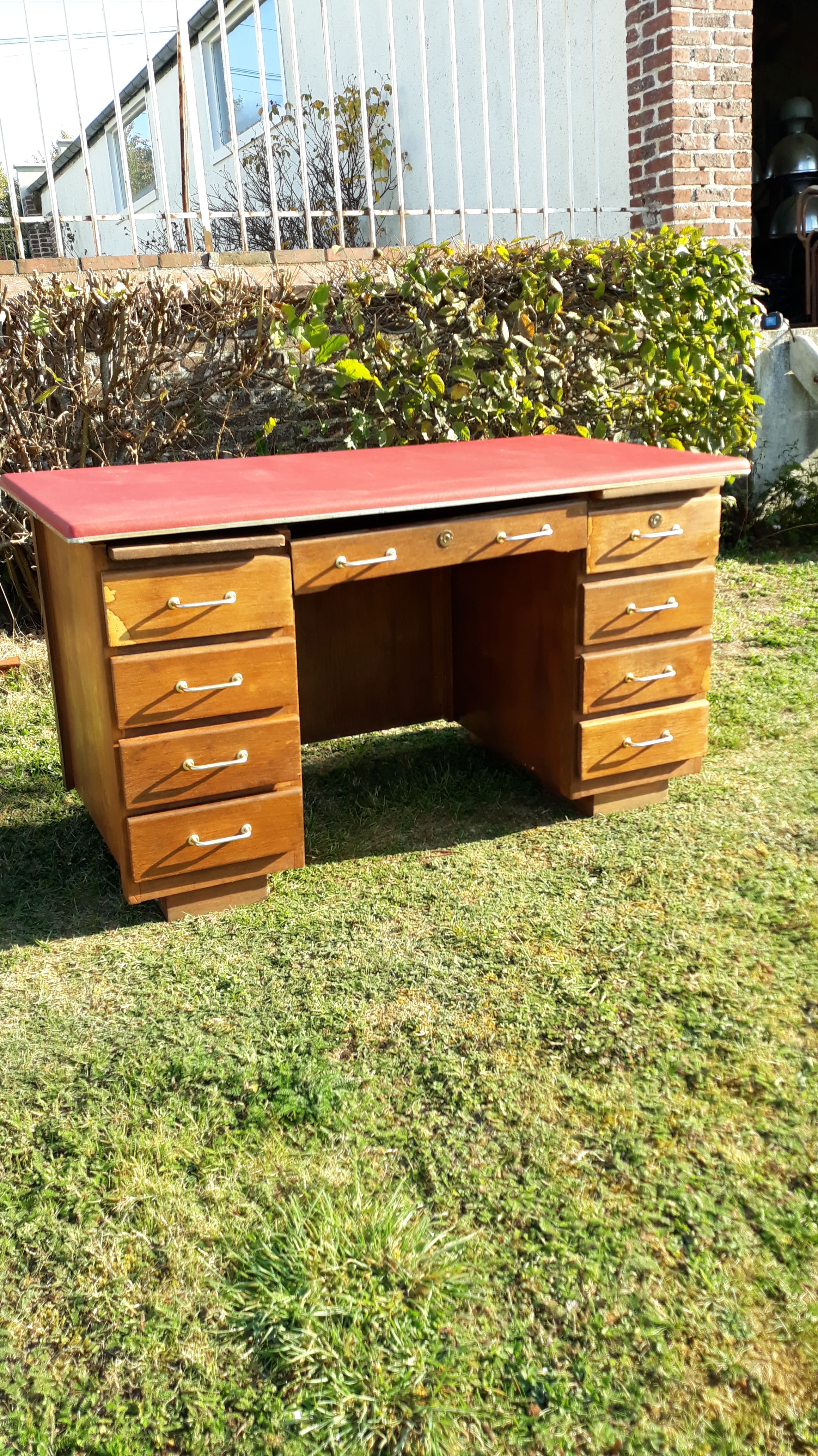 Bureau en bois plateau vinyle rouge