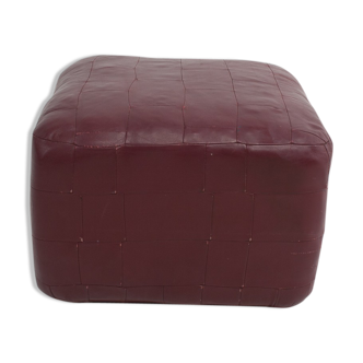 Pouf ou ottomane vintage bordeaux en patchwork de cuir 1960s