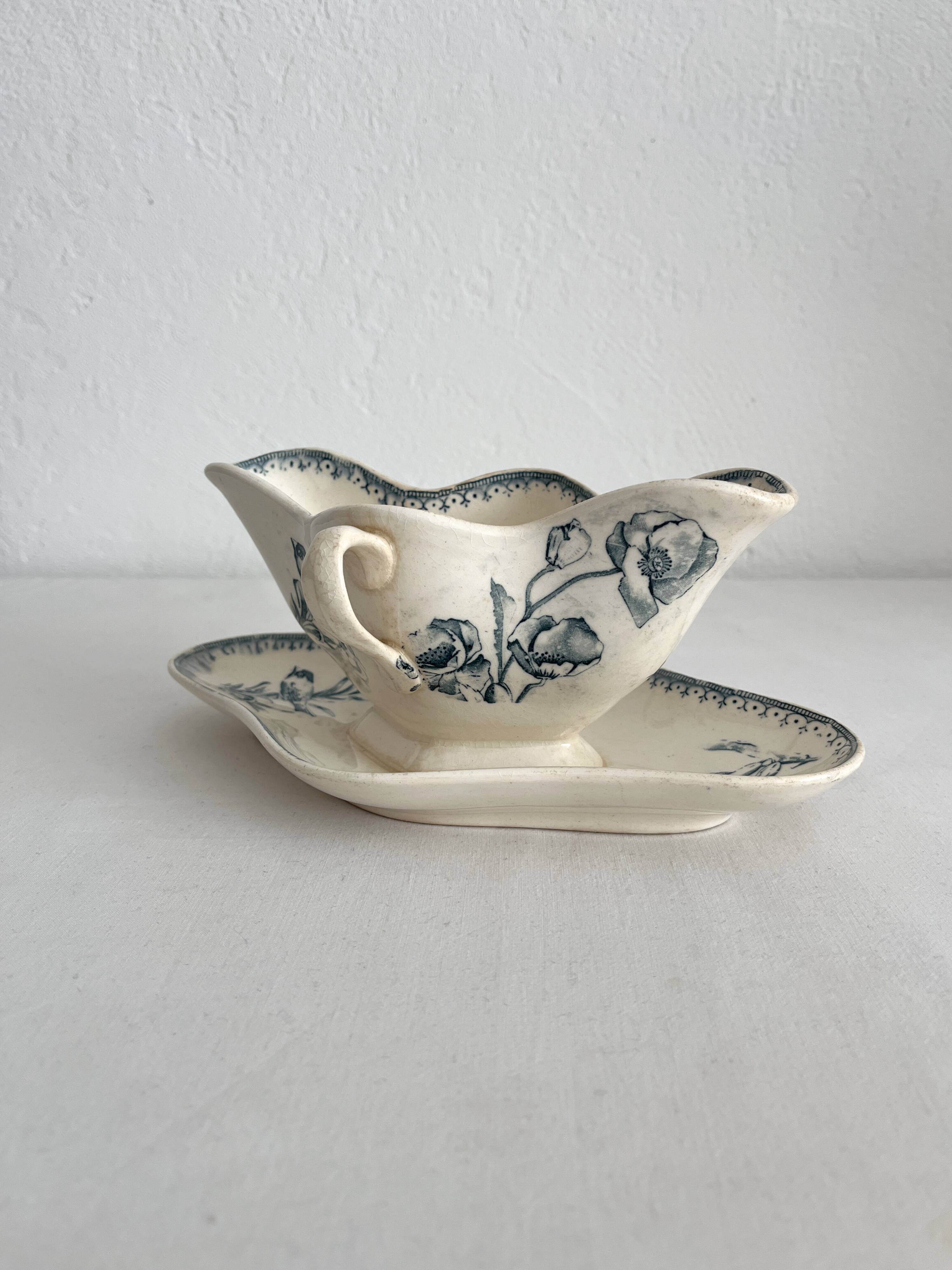 Antique iron earthenware sauceboat with flowers and birds "Malaga" Petrus Regout