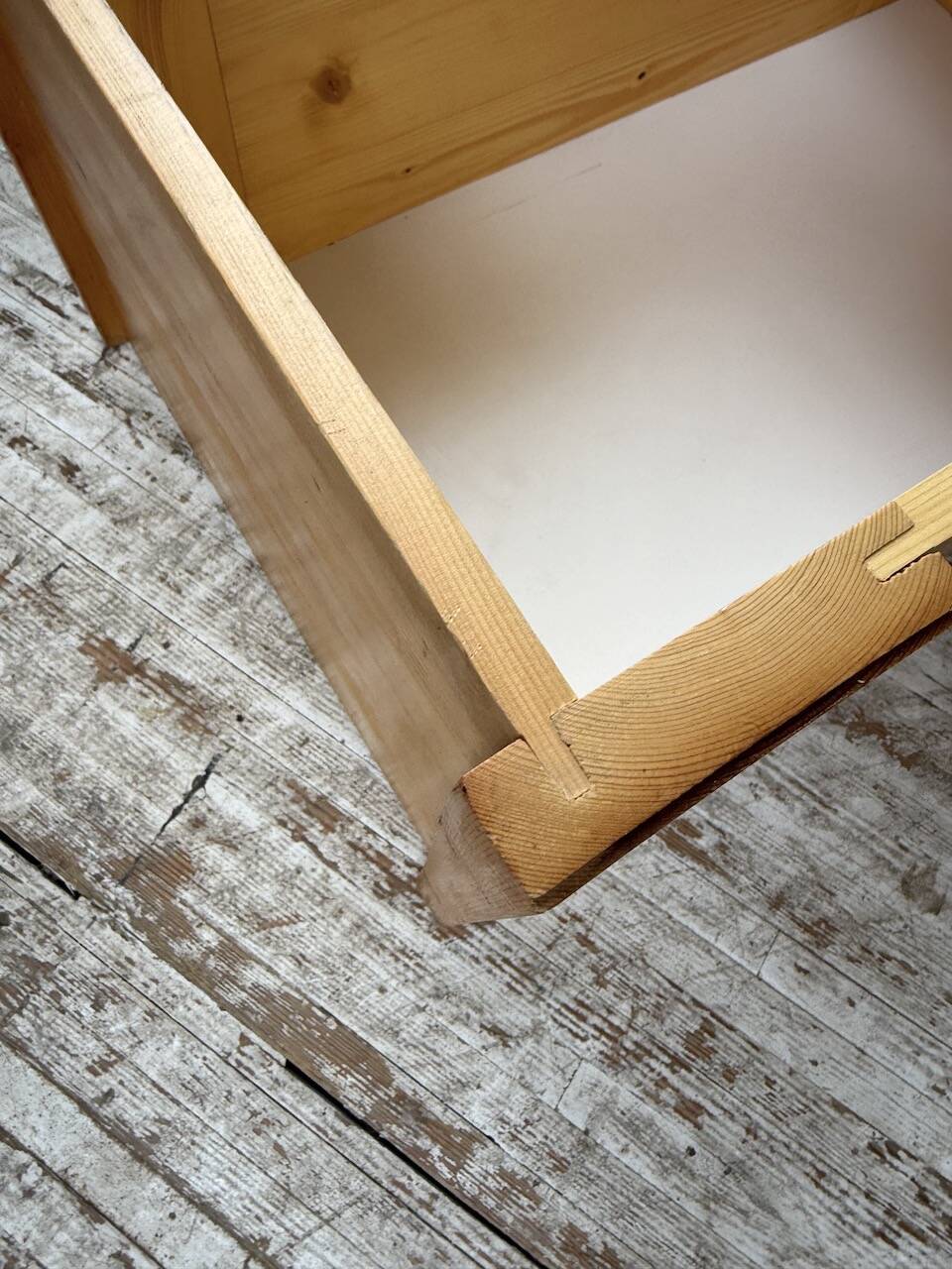 Chest or coffee table Perriand Les Arcs 1800