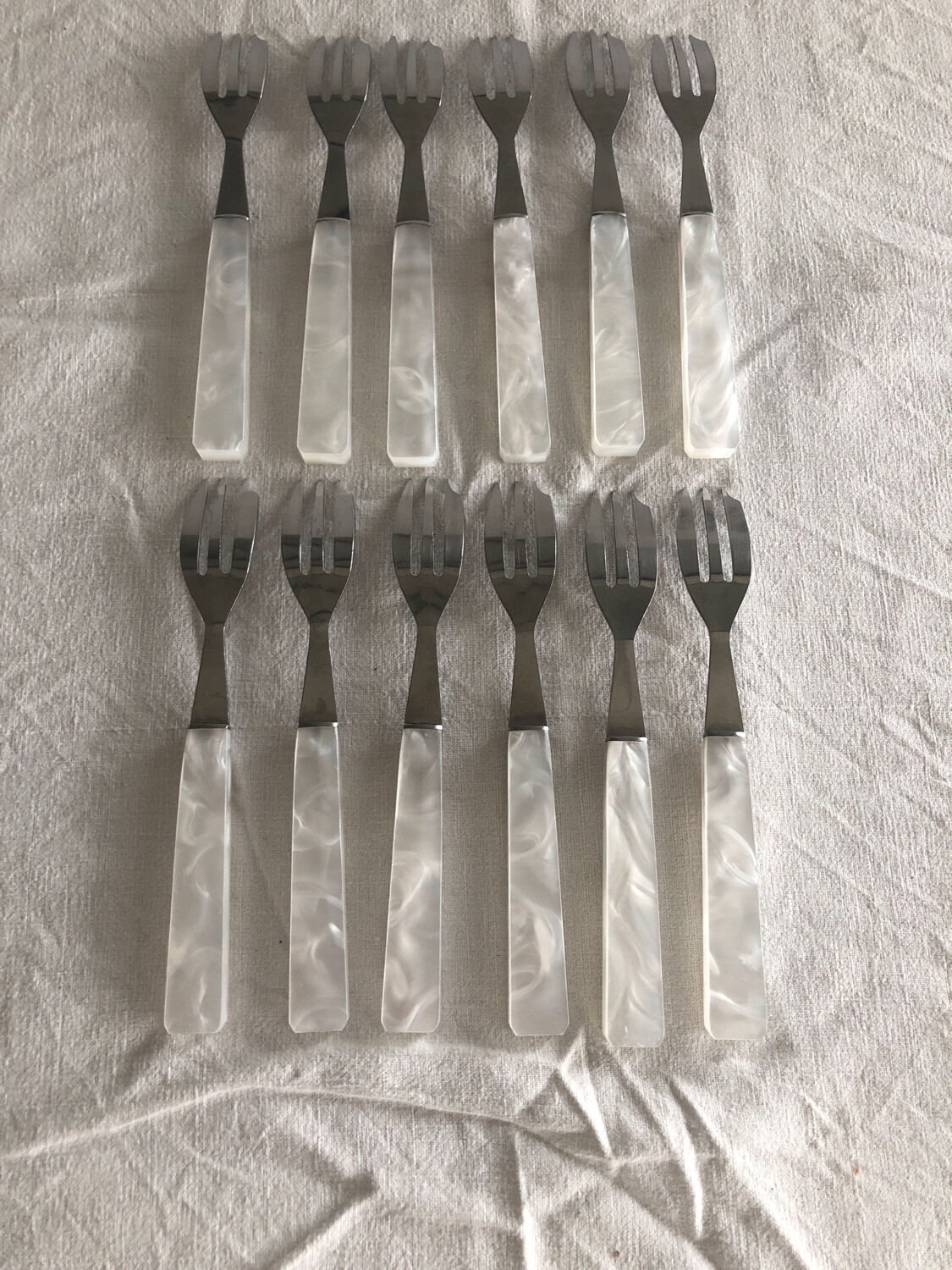 12 fourchettes à dessert manche plastique nacré blanc