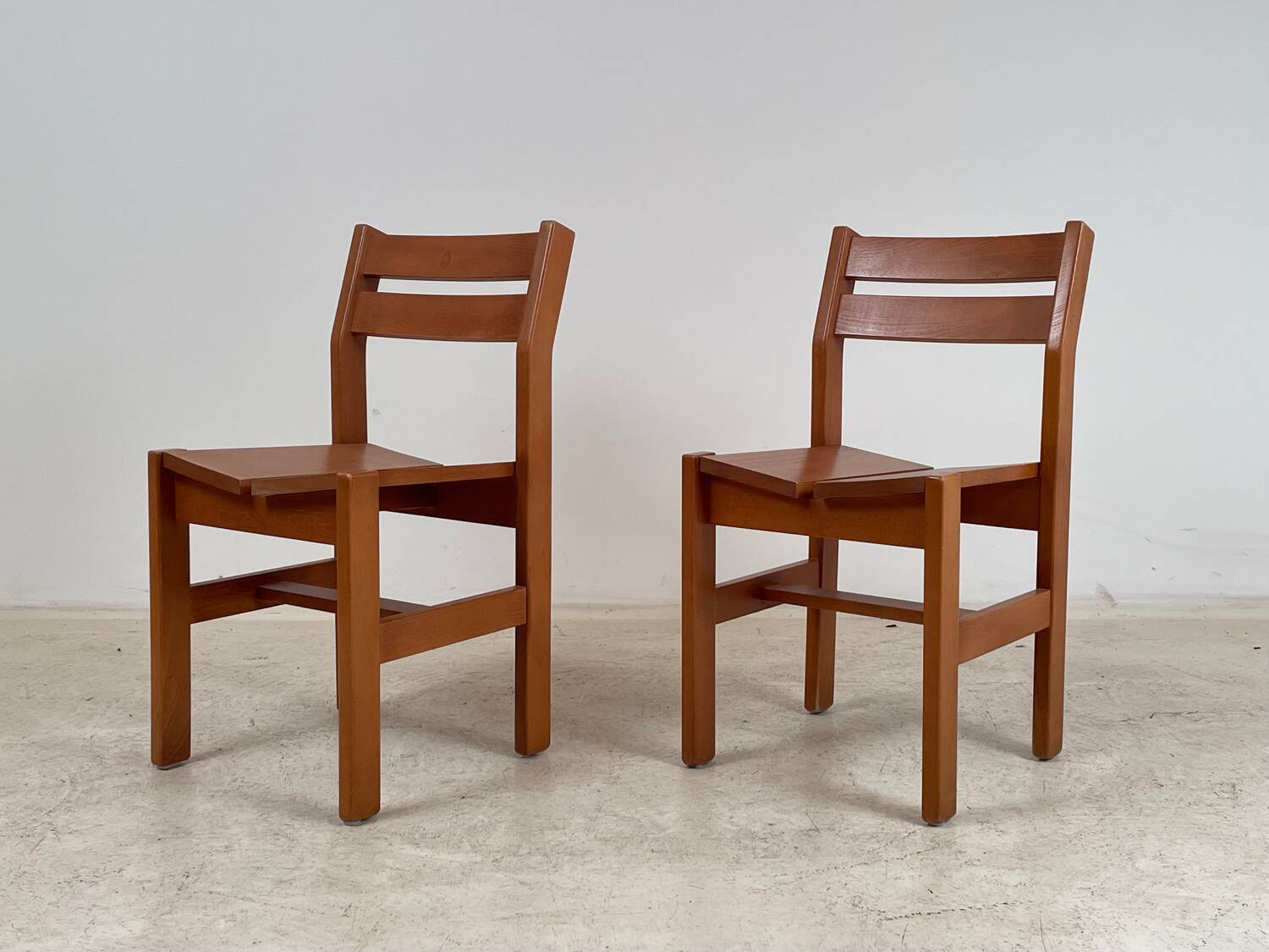 2 Regain chairs for the 1970s arcs.