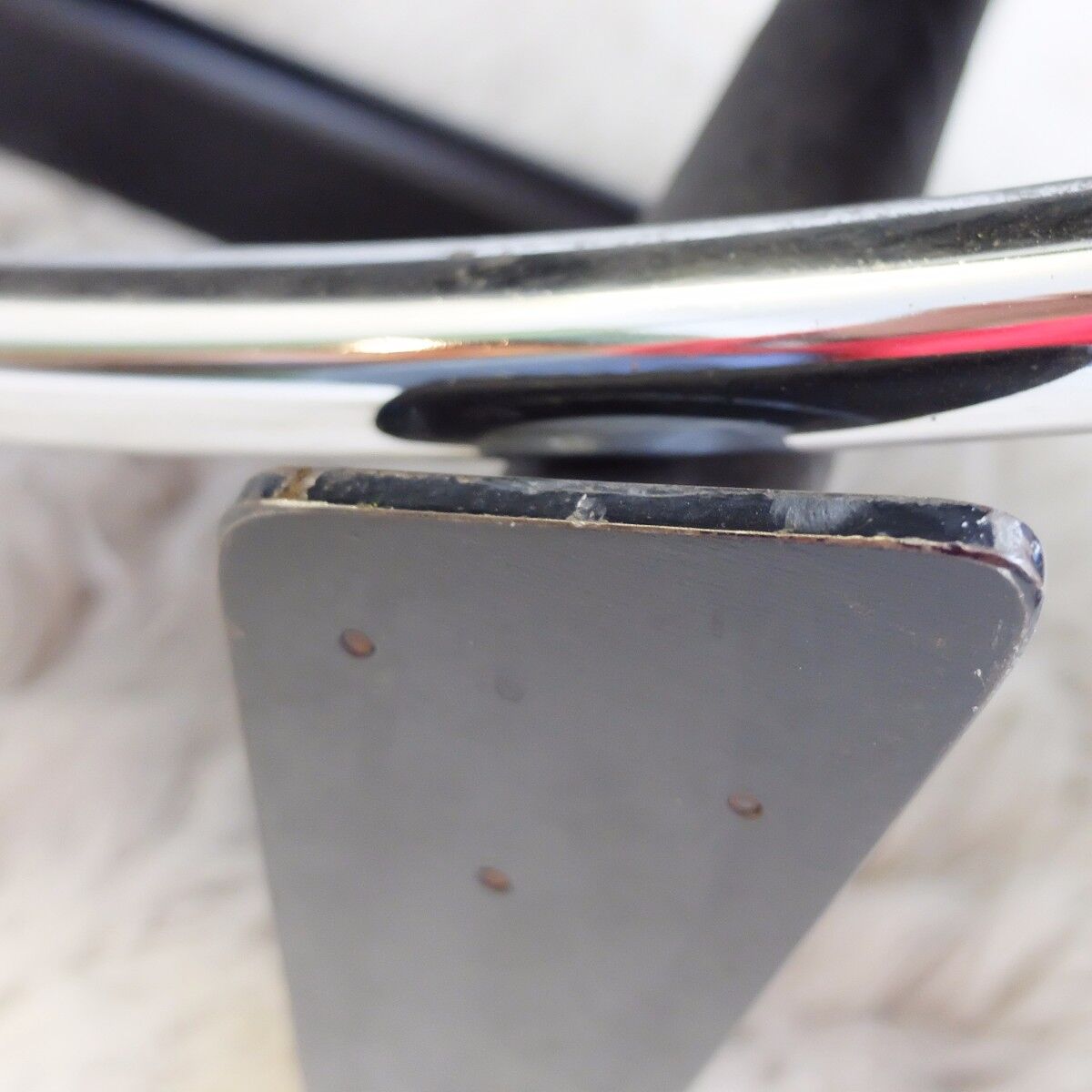 LC4 long chair in foal by Le Corbusier for Cassina