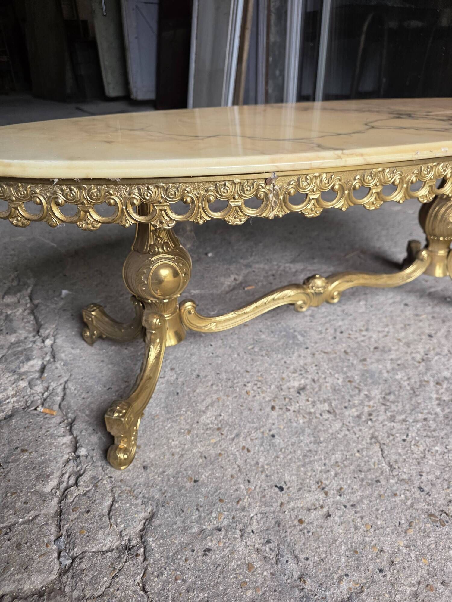 Table basse en bronze et marbre années 1960