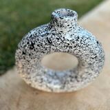 Round varnished flower vase