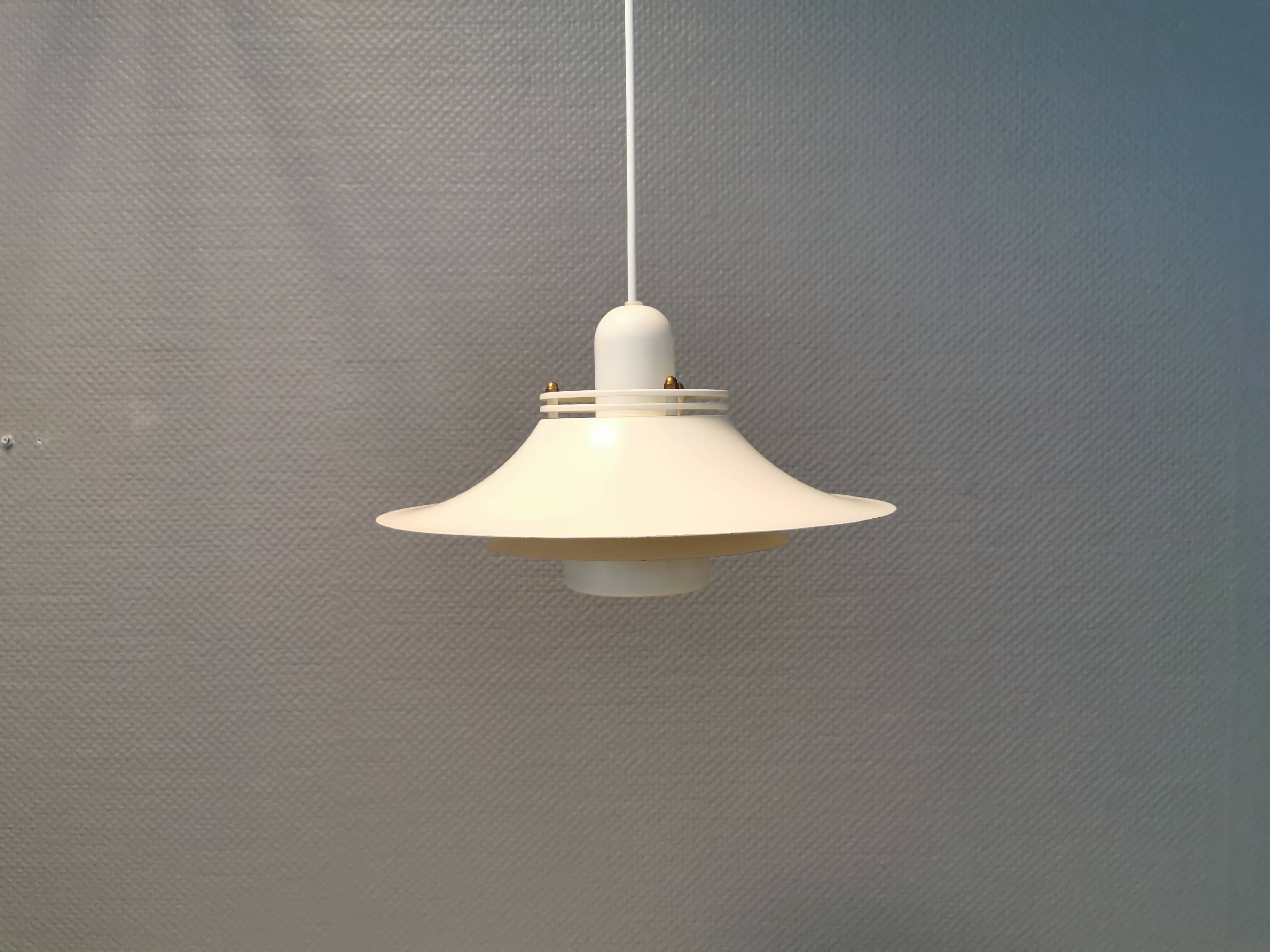 Nice medium-sized hanging lamp from Danish Form-Light 1980s.