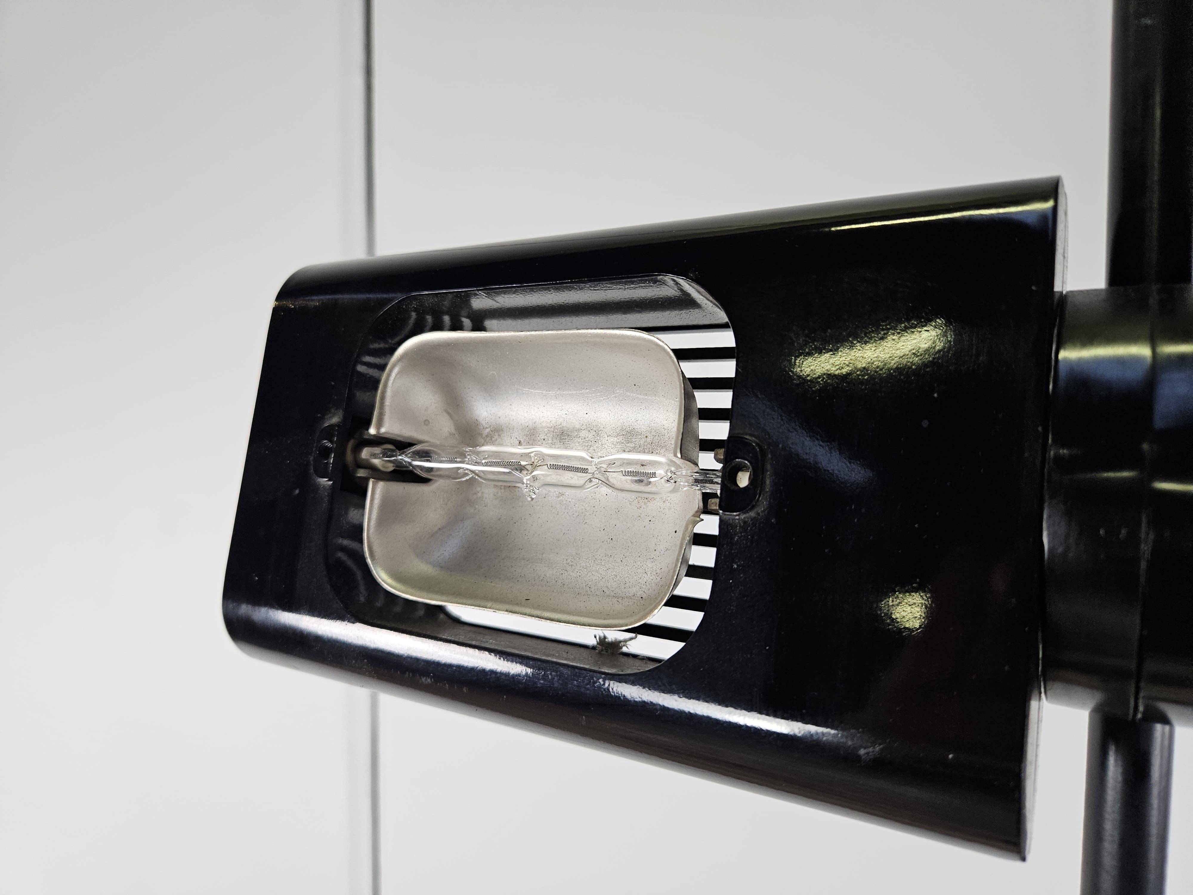 Lampadaire Aton conçu par Ernesto Gismondi en 1980 pour Artemide