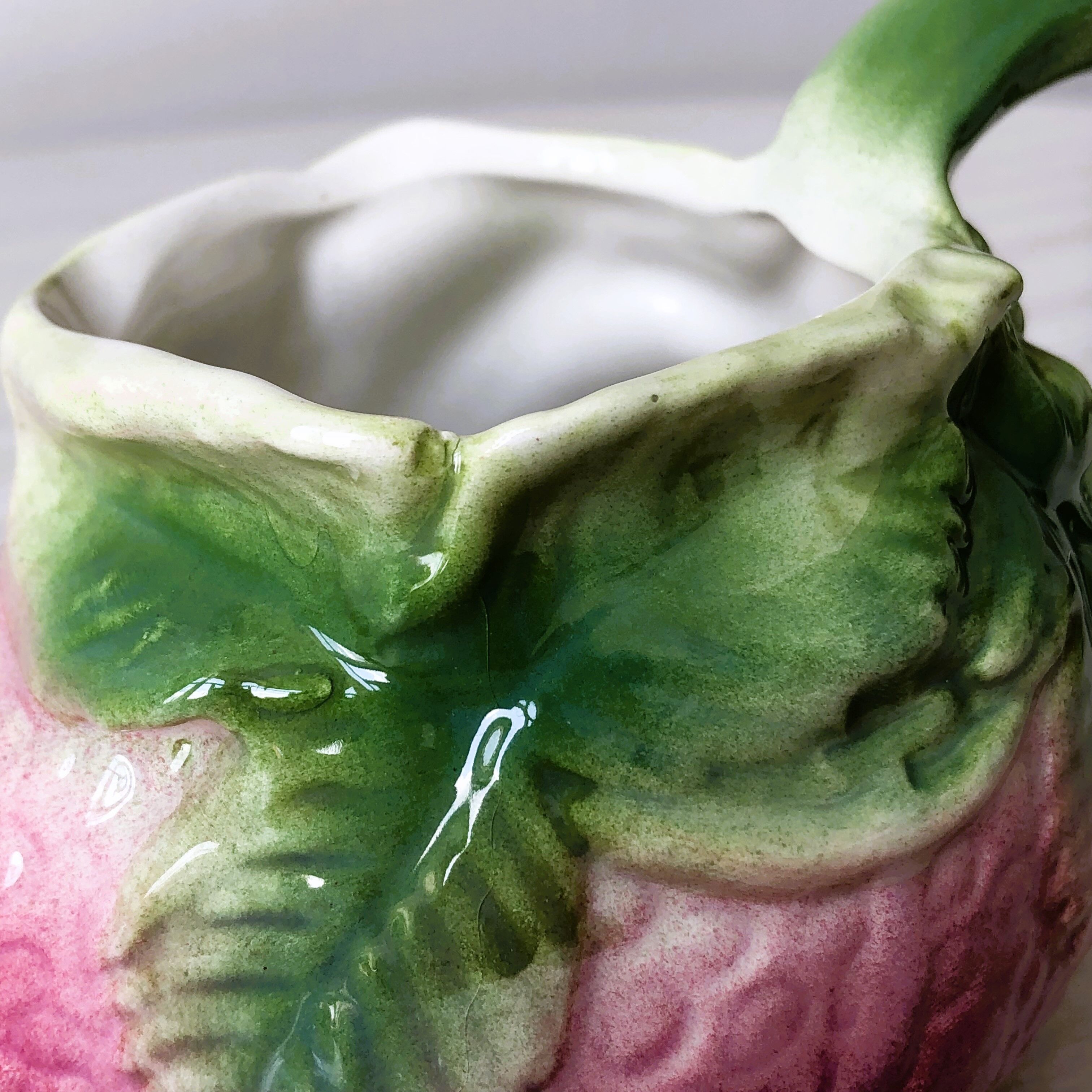 Pot à lait en barbotine