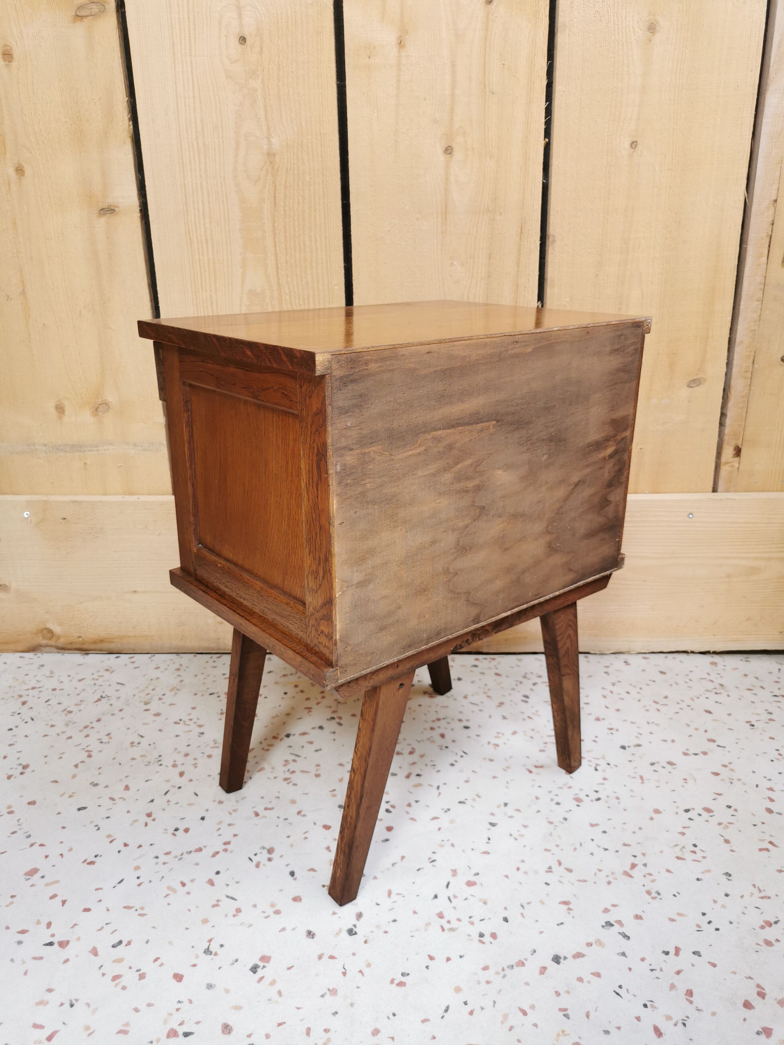 Bedside compass feet