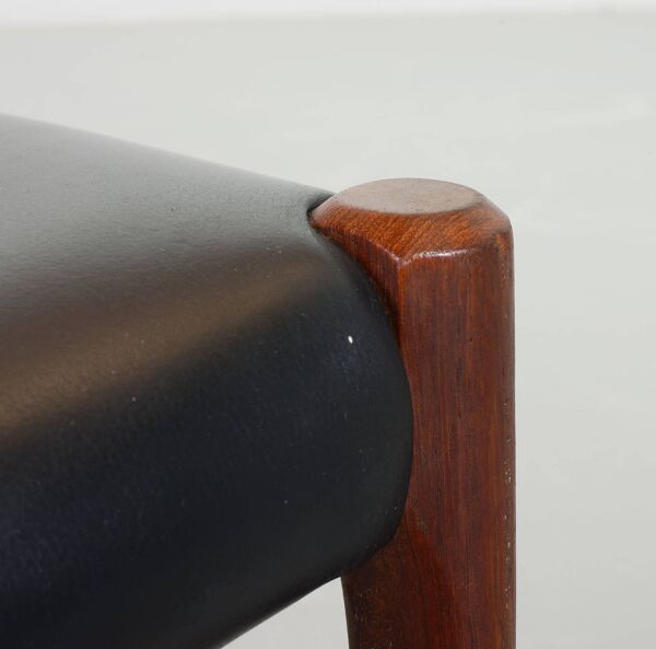 Chaises de salle à manger Niels Otto Moller en teck et cuir noir, modèle 77