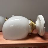 Paire d’appliques vintage en opaline blanche