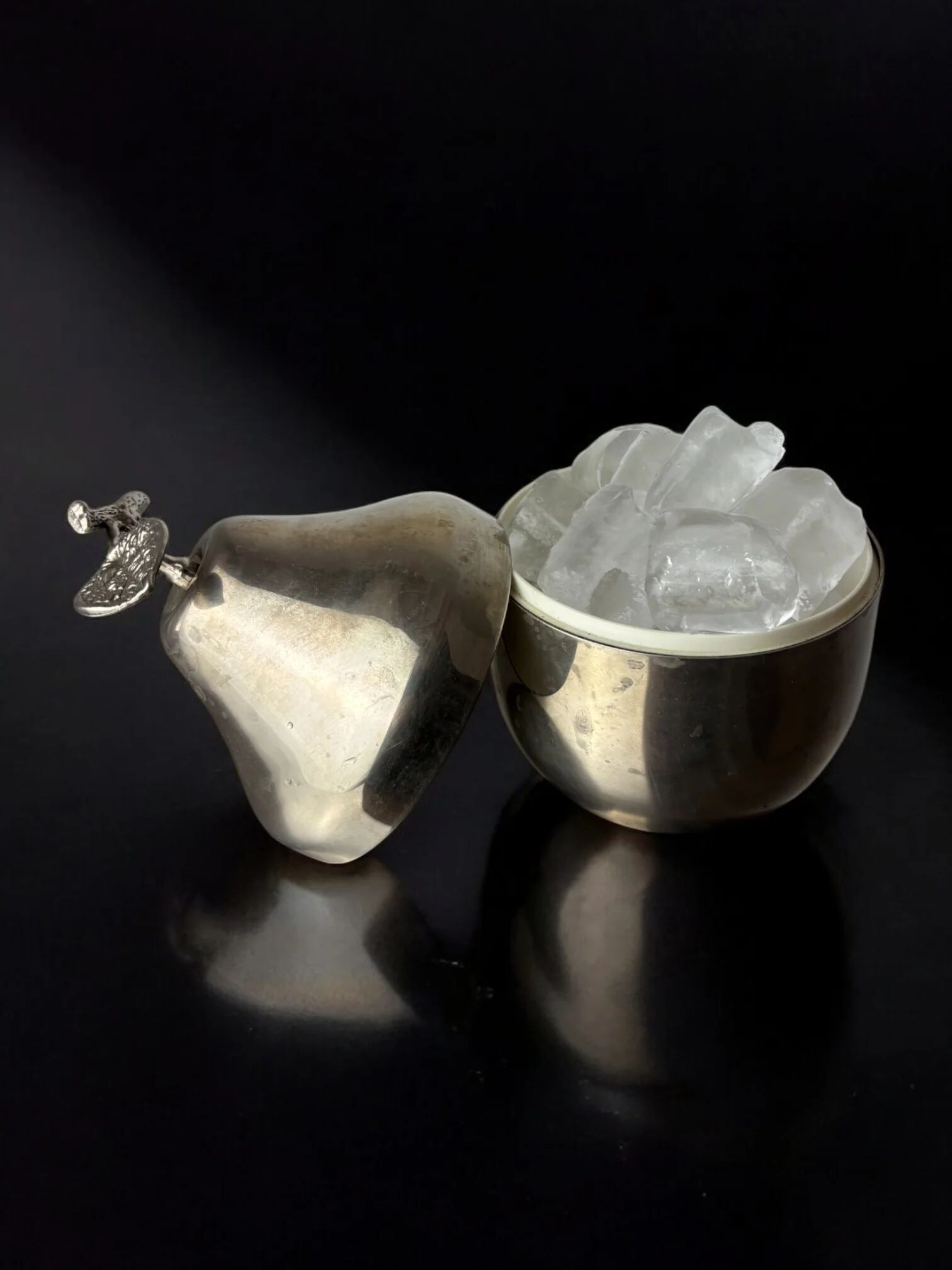 Chromed pear shape ice bucket, Italy, 1970s