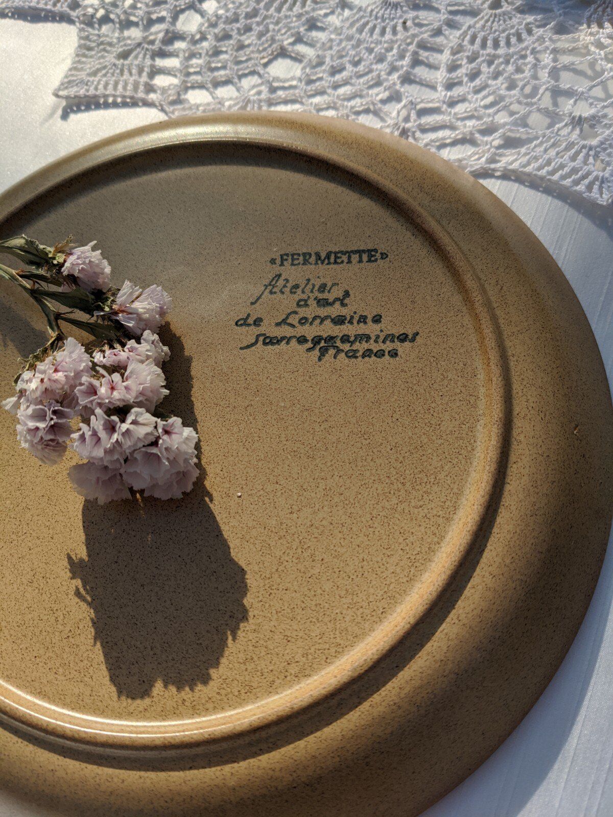 Assiettes beige moucheté de Sarreguemines