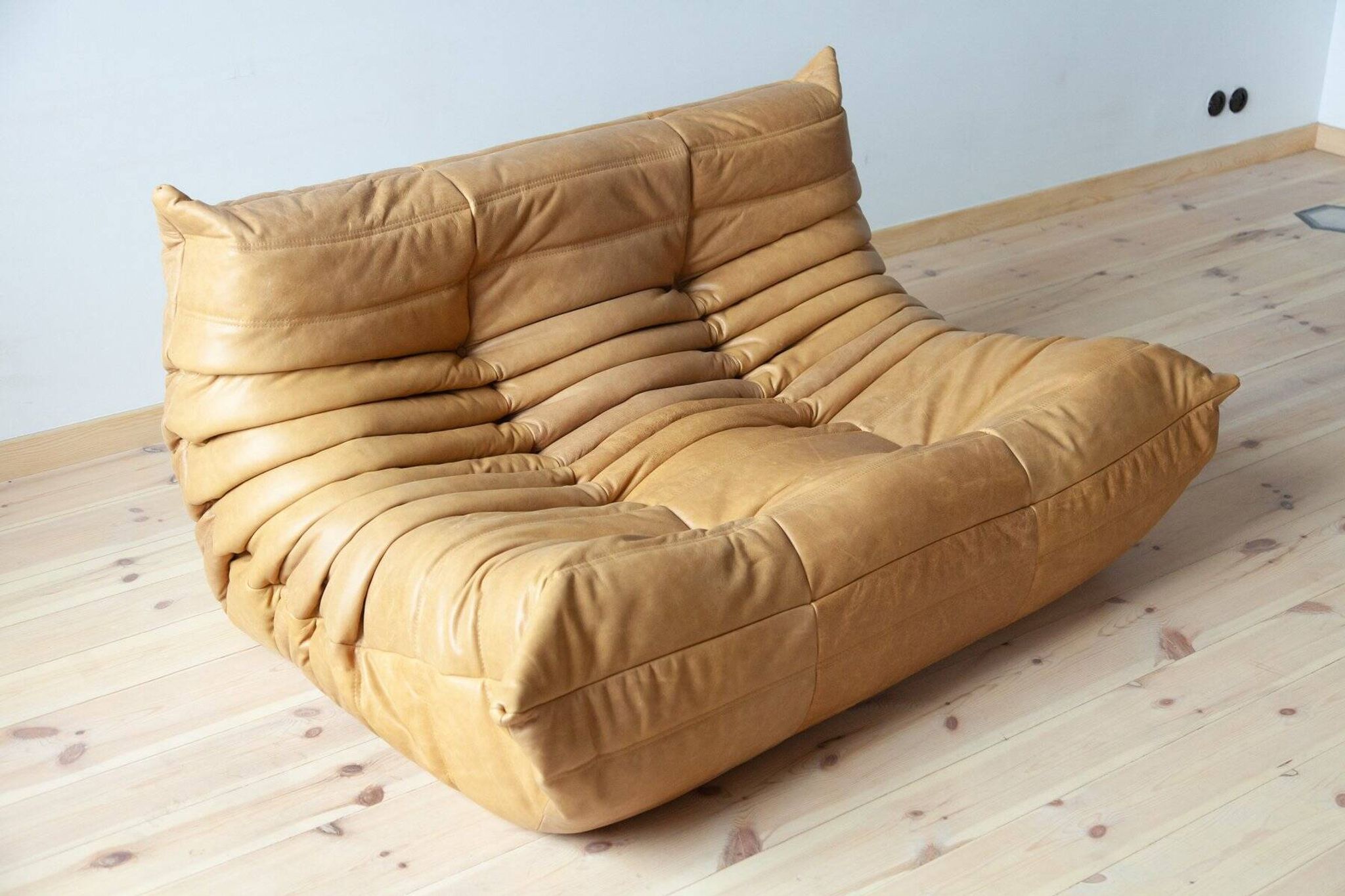 Camel brown leather Togo 2-seater sofa attributed to Michel Ducaroy for Ligne Roset