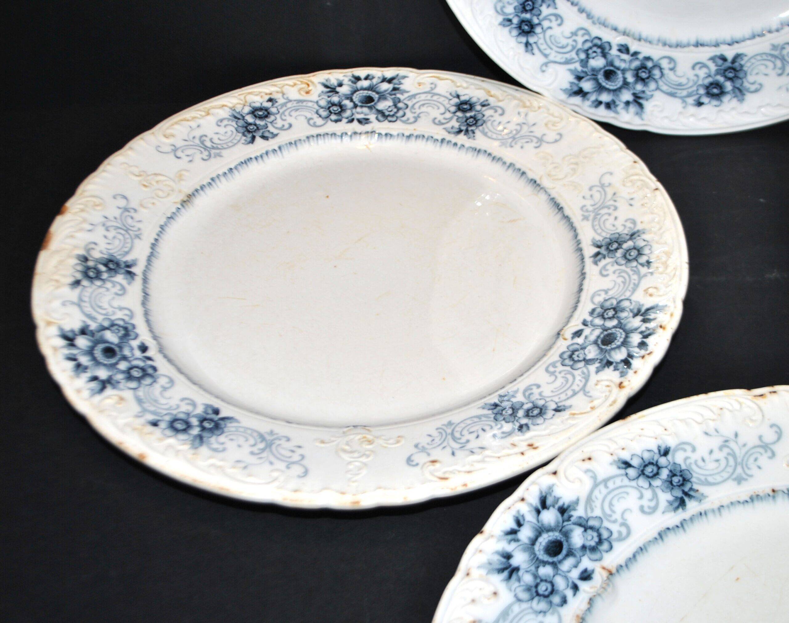 Sarreguemines set of 4 antique Aïda flat plates in earthenware from Sarreguemines U&C 19th century.