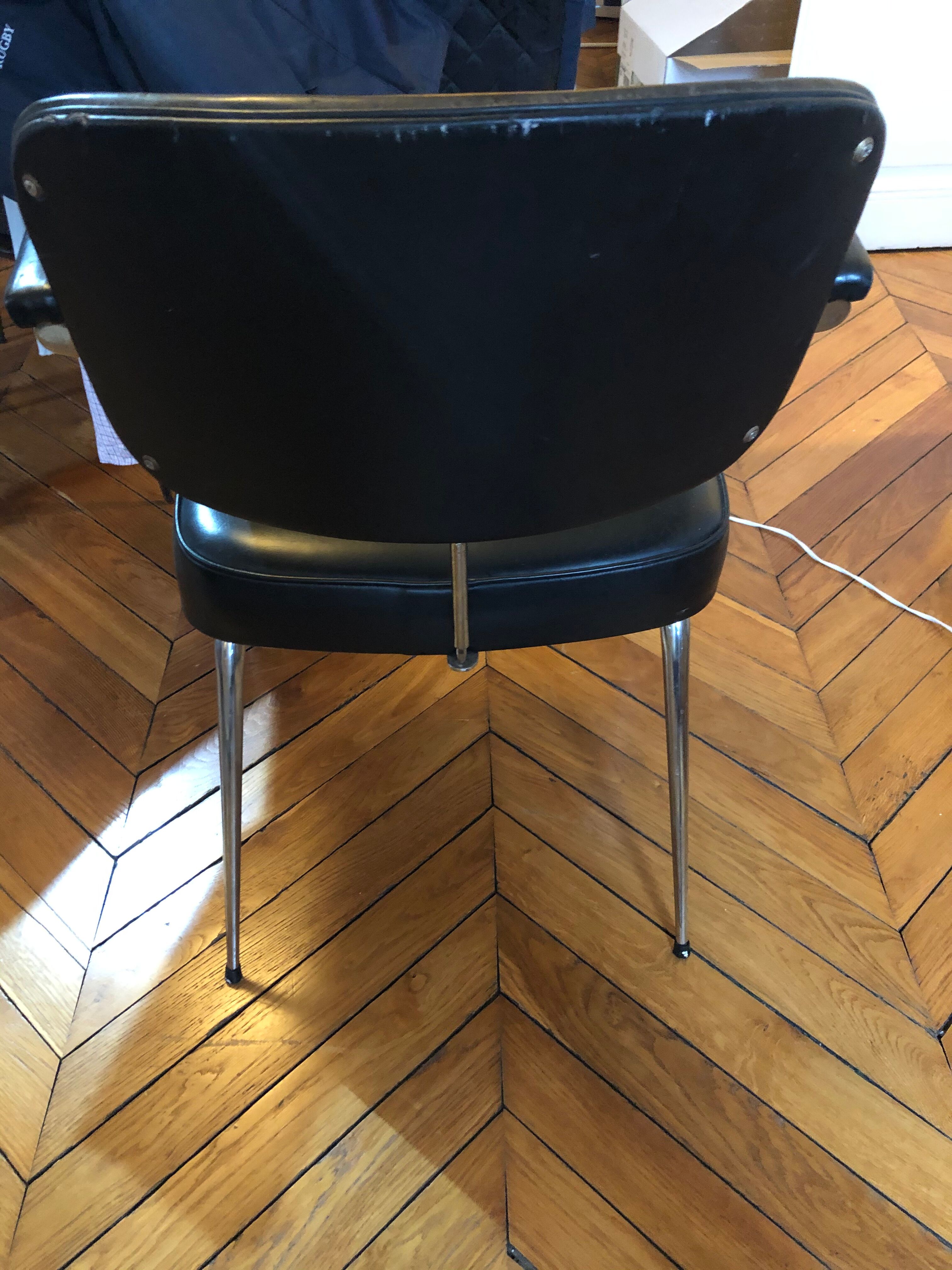 Fauteuil cuir noir et allu design 1960