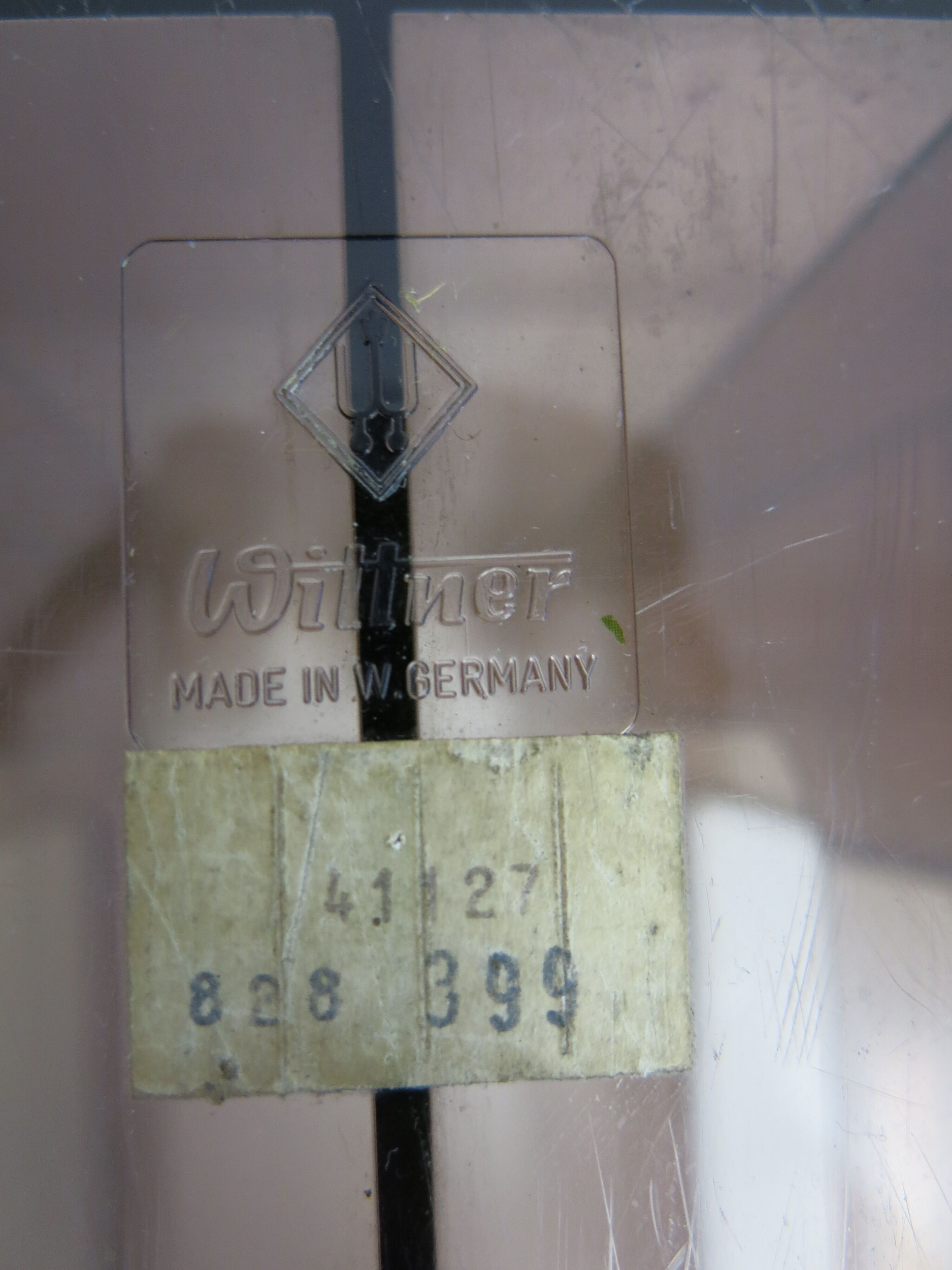 Vinyl holder in smoked plexi