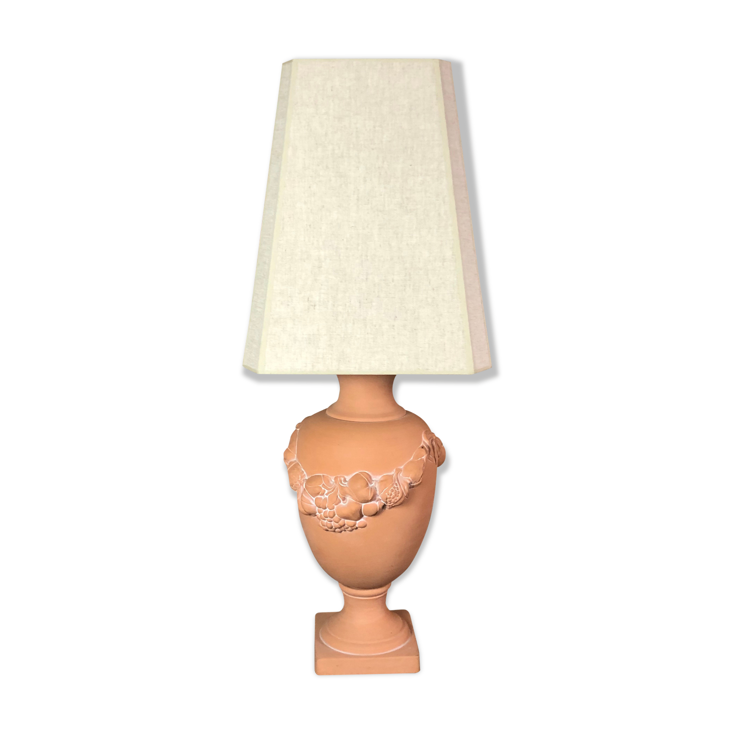 Terracotta lamp decorated with fruit crown