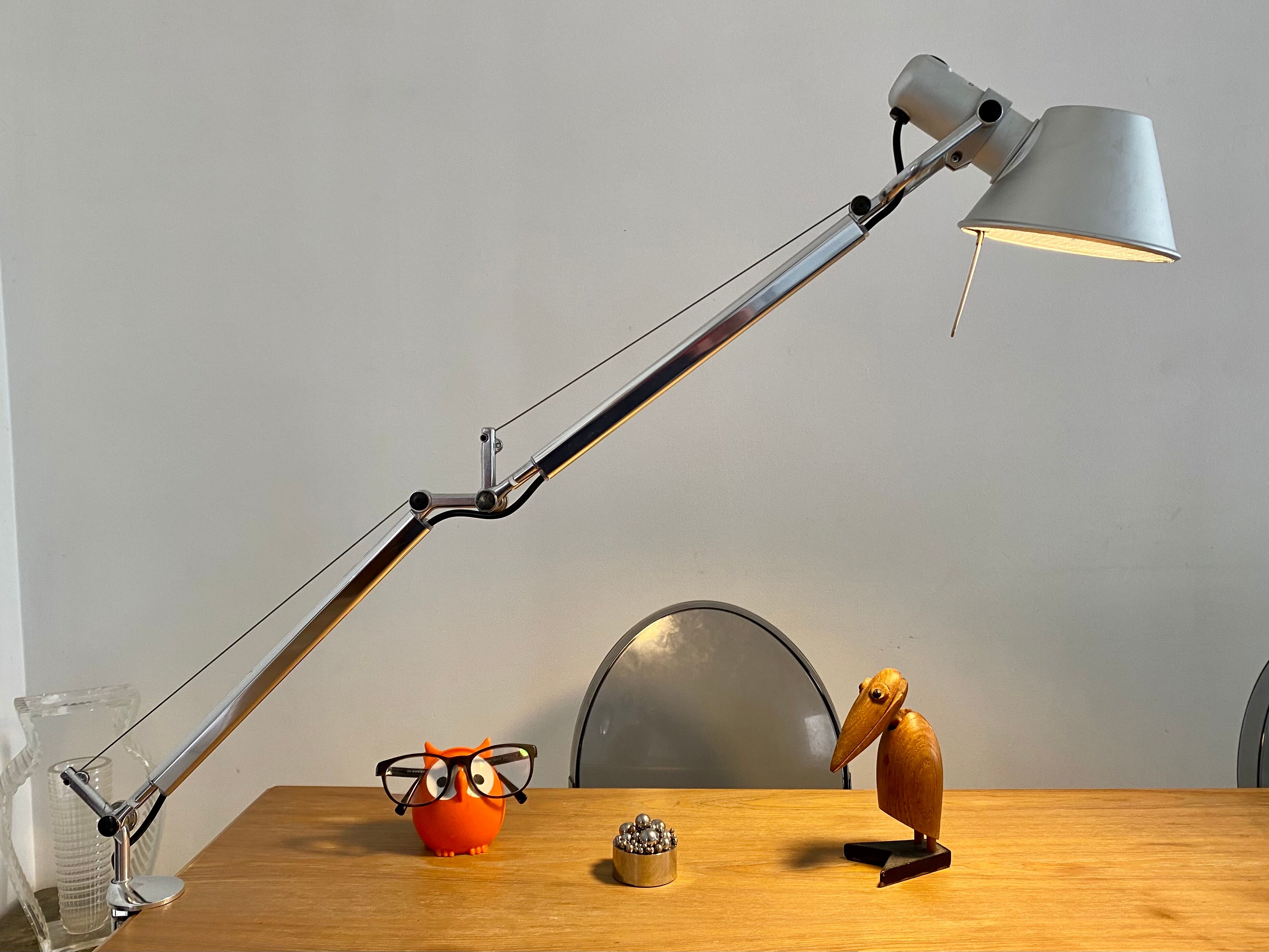 Artemide Tolomeo mini desk lamp on pliers and design Michele De Lucchi - Giancarlo Fassina