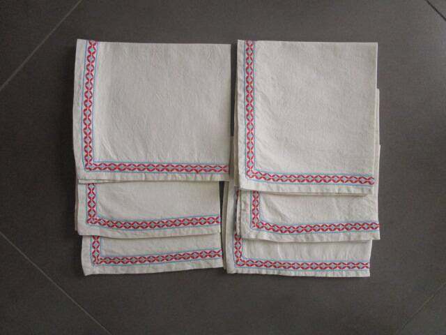 set of 6 old napkins