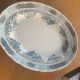 Plat de service pontesa motifs fleurs bleues en porcelaine vintage