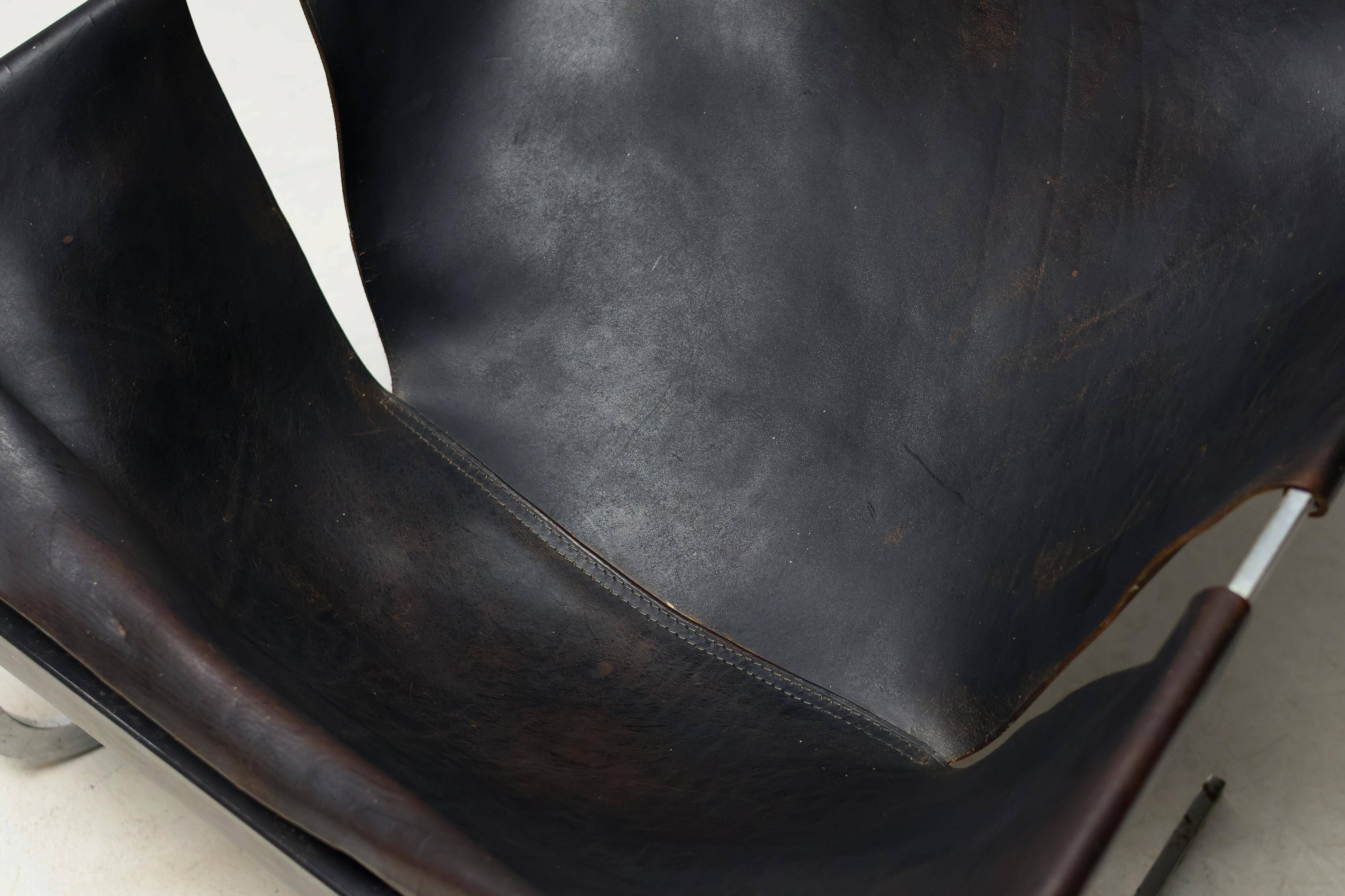 Pierre Paulin F444 chaise longue in black leather - All original, Vintage