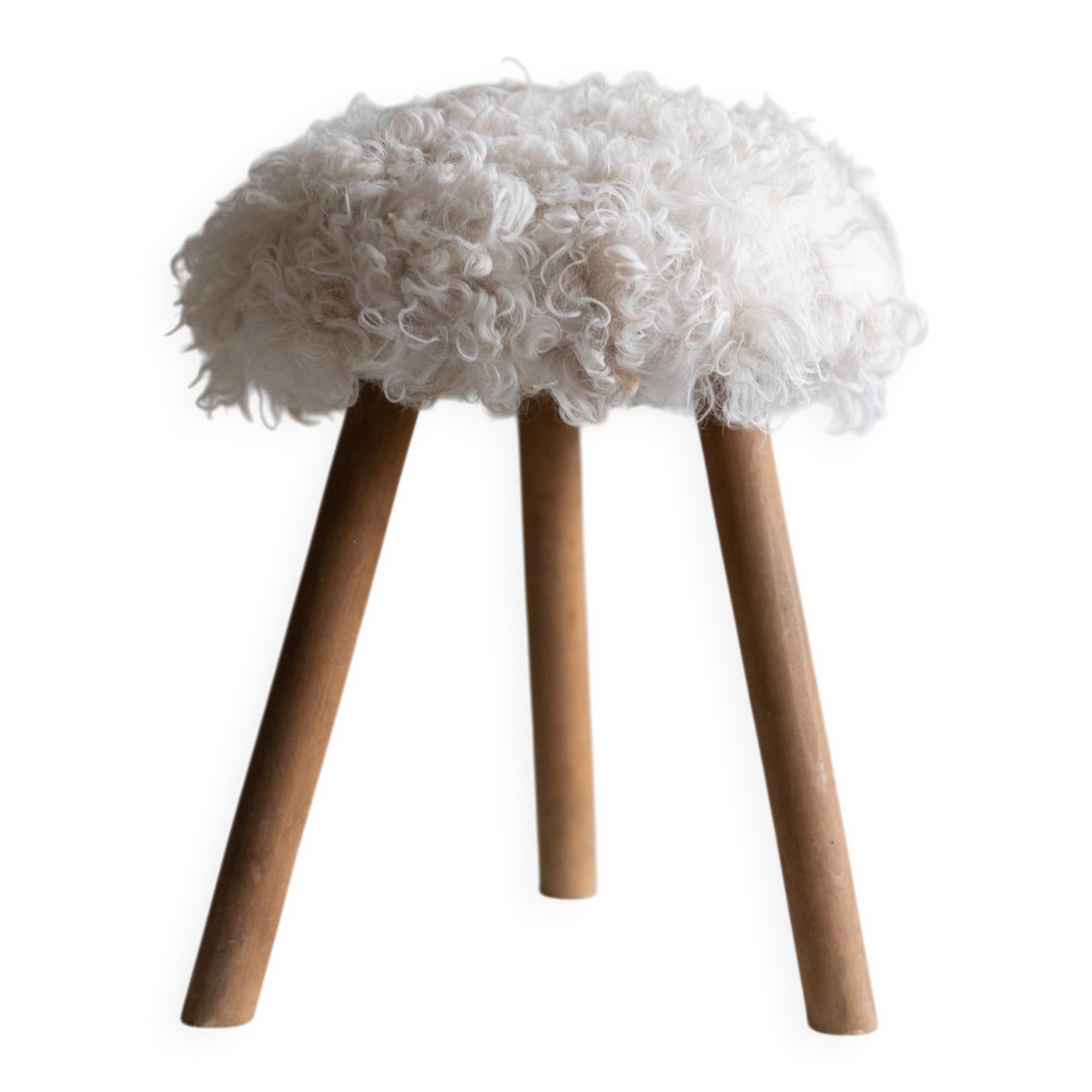 Danish mid-century tripod stool in beech, reupholstered in lambswool, 1960s.